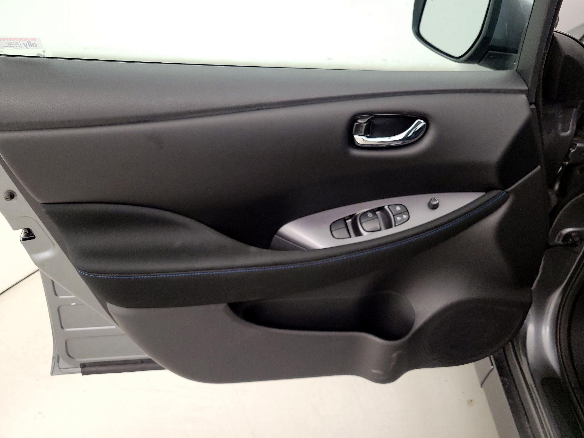 Thumbnail: 2025 Nissan Leaf - 12