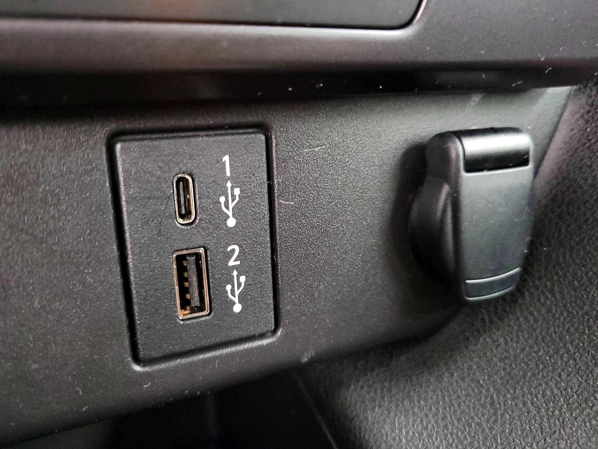 Thumbnail: 2025 Nissan Leaf - 18