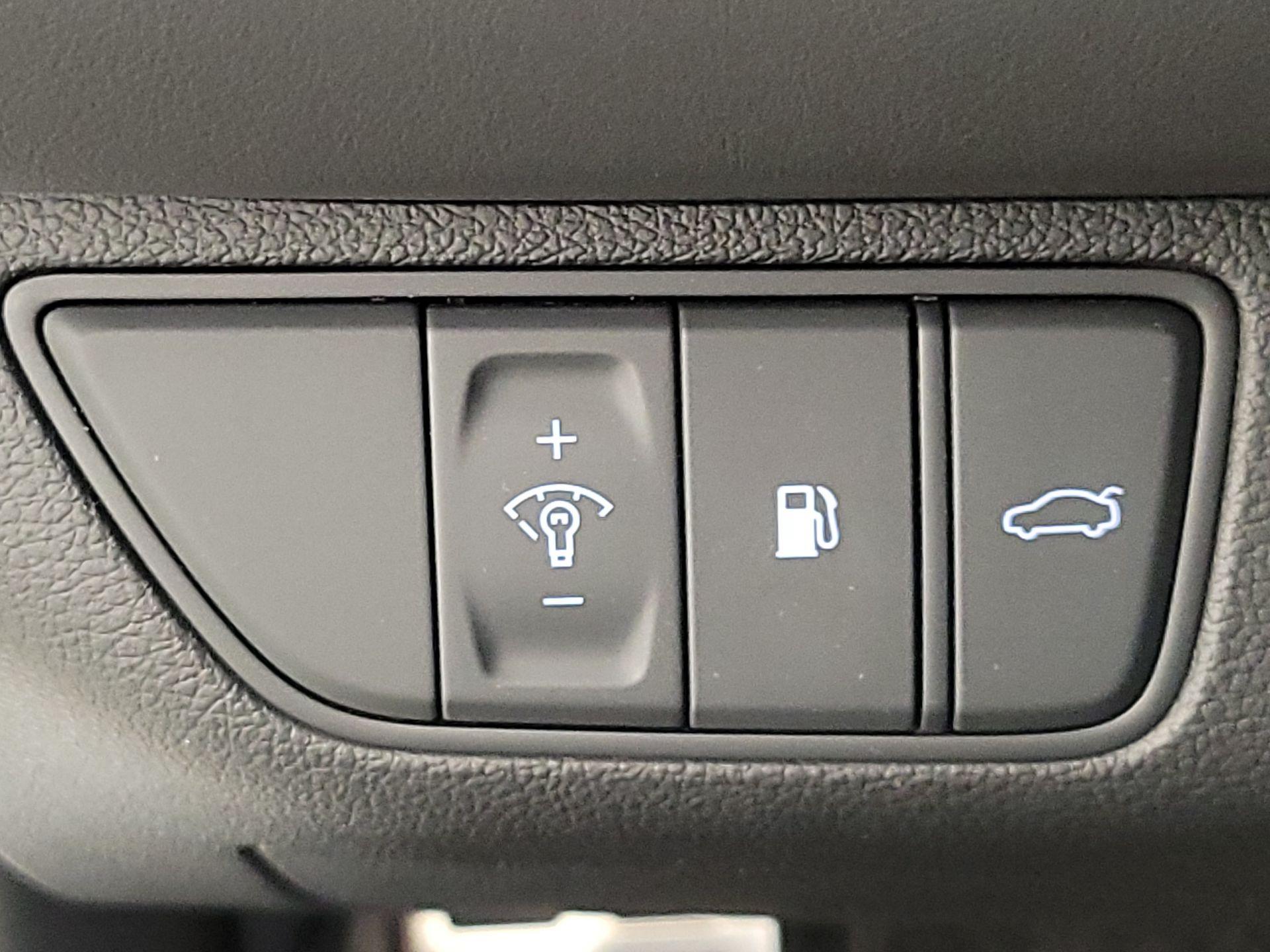 Thumbnail: 2023 Genesis G70 - 13