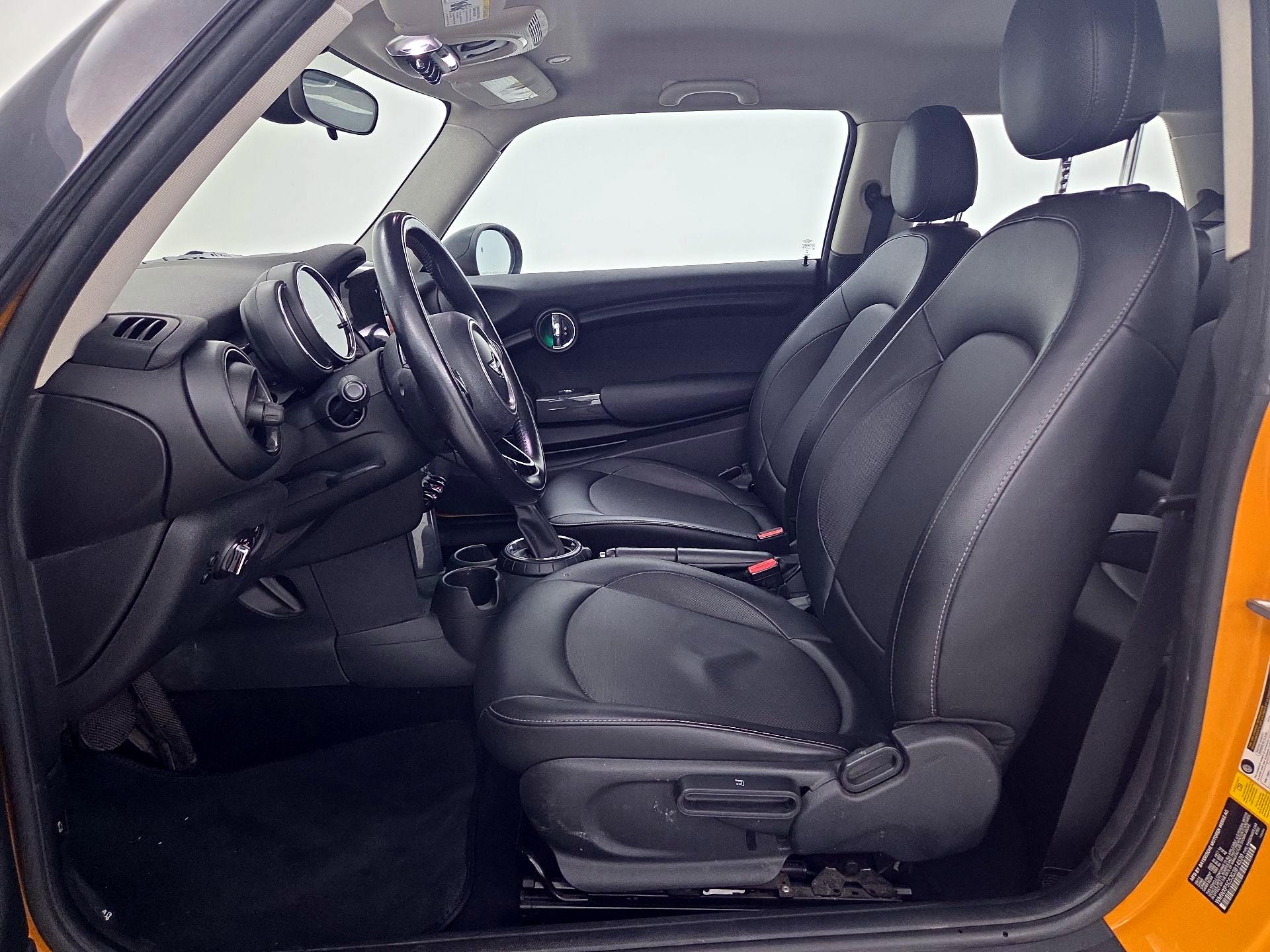 Thumbnail: 2016 MINI Cooper Hardtop - 11