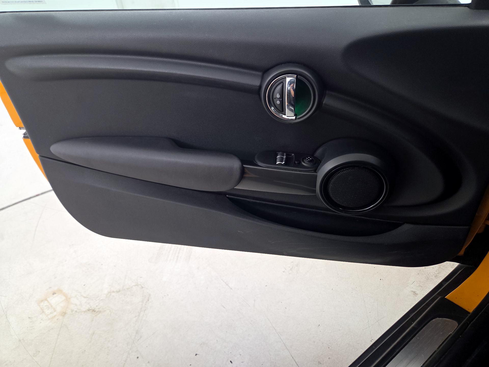 Thumbnail: 2016 MINI Cooper Hardtop - 12