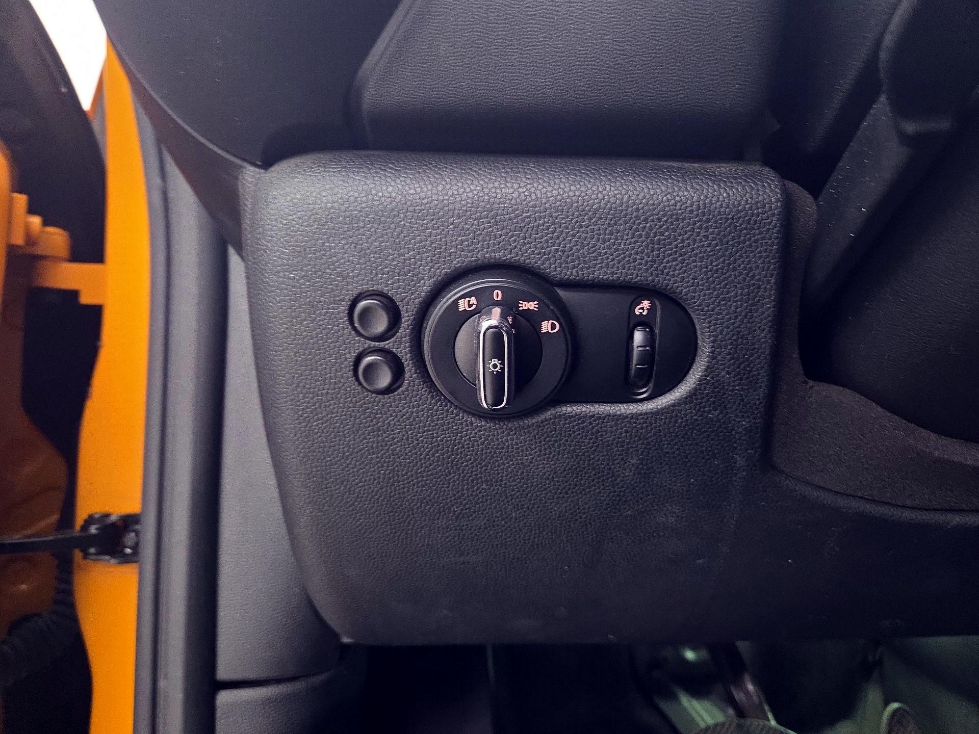 Thumbnail: 2016 MINI Cooper Hardtop - 13