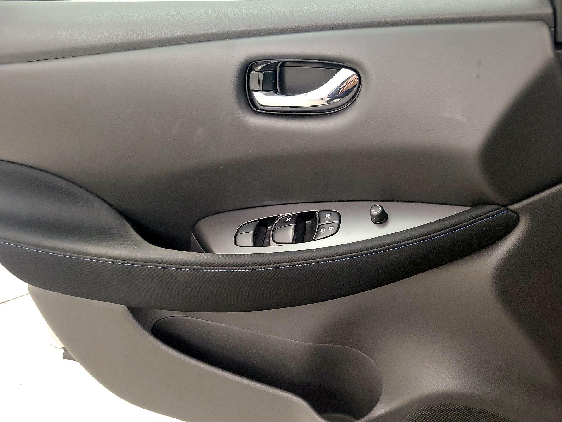 Thumbnail: 2019 Nissan Leaf - 12