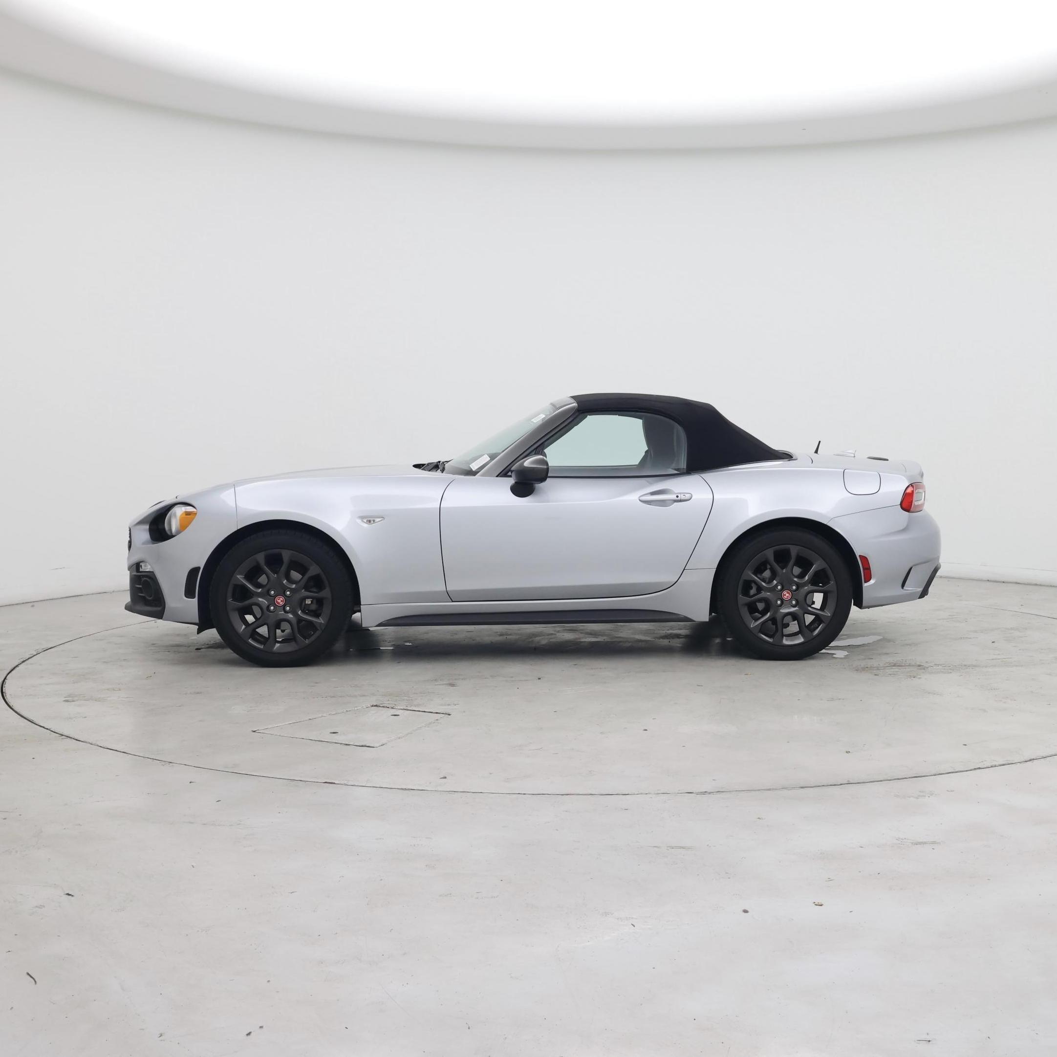 Thumbnail: 2018 Fiat 124 Spider - 3