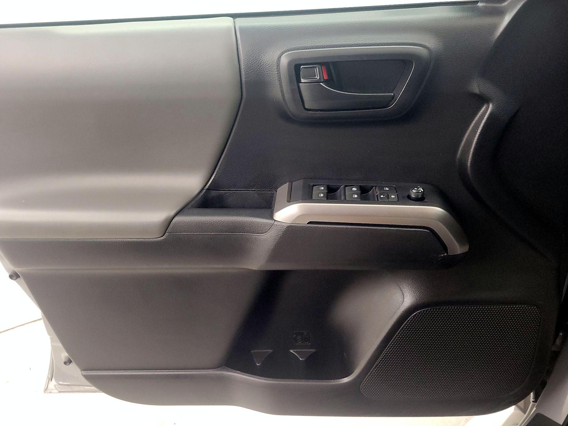 Thumbnail: 2021 Toyota Tacoma - 12