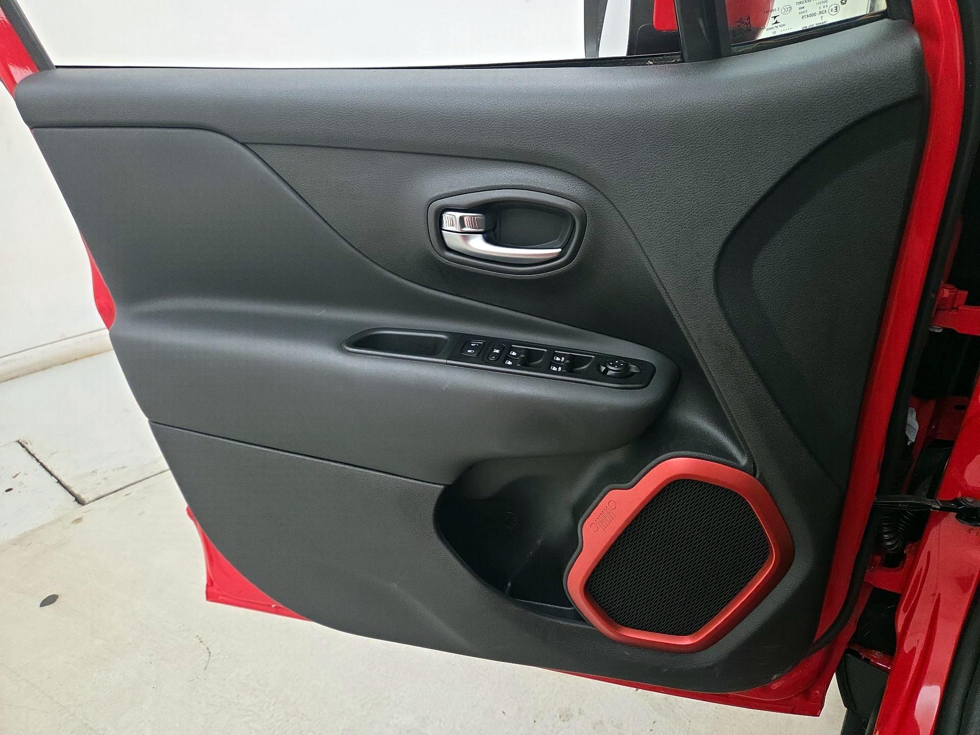 Thumbnail: 2022 Jeep Renegade - 12