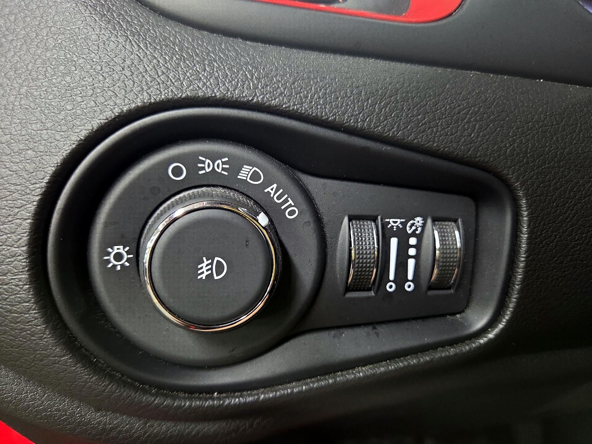 Thumbnail: 2022 Jeep Renegade - 13