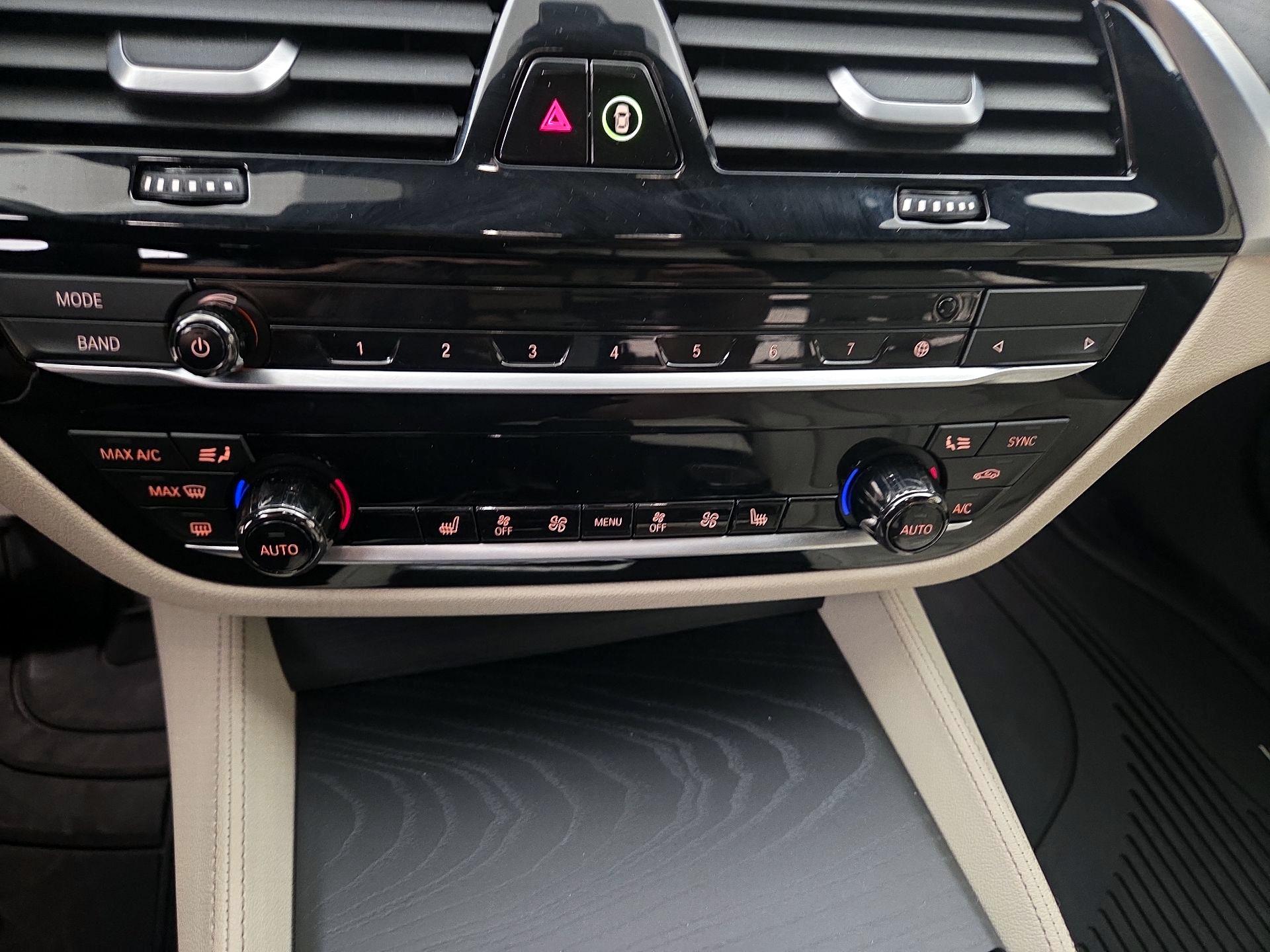 Thumbnail: 2021 BMW 5 Series - 17