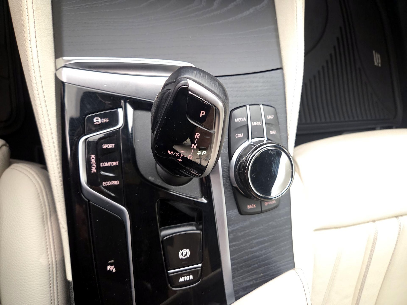 2021 BMW 5 Series 540i - Photo 19