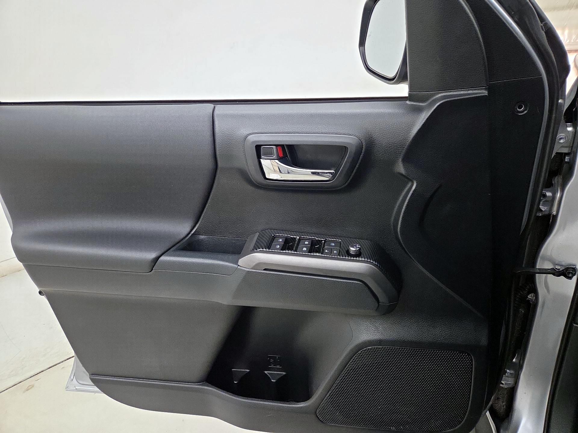 Thumbnail: 2017 Toyota Tacoma - 12