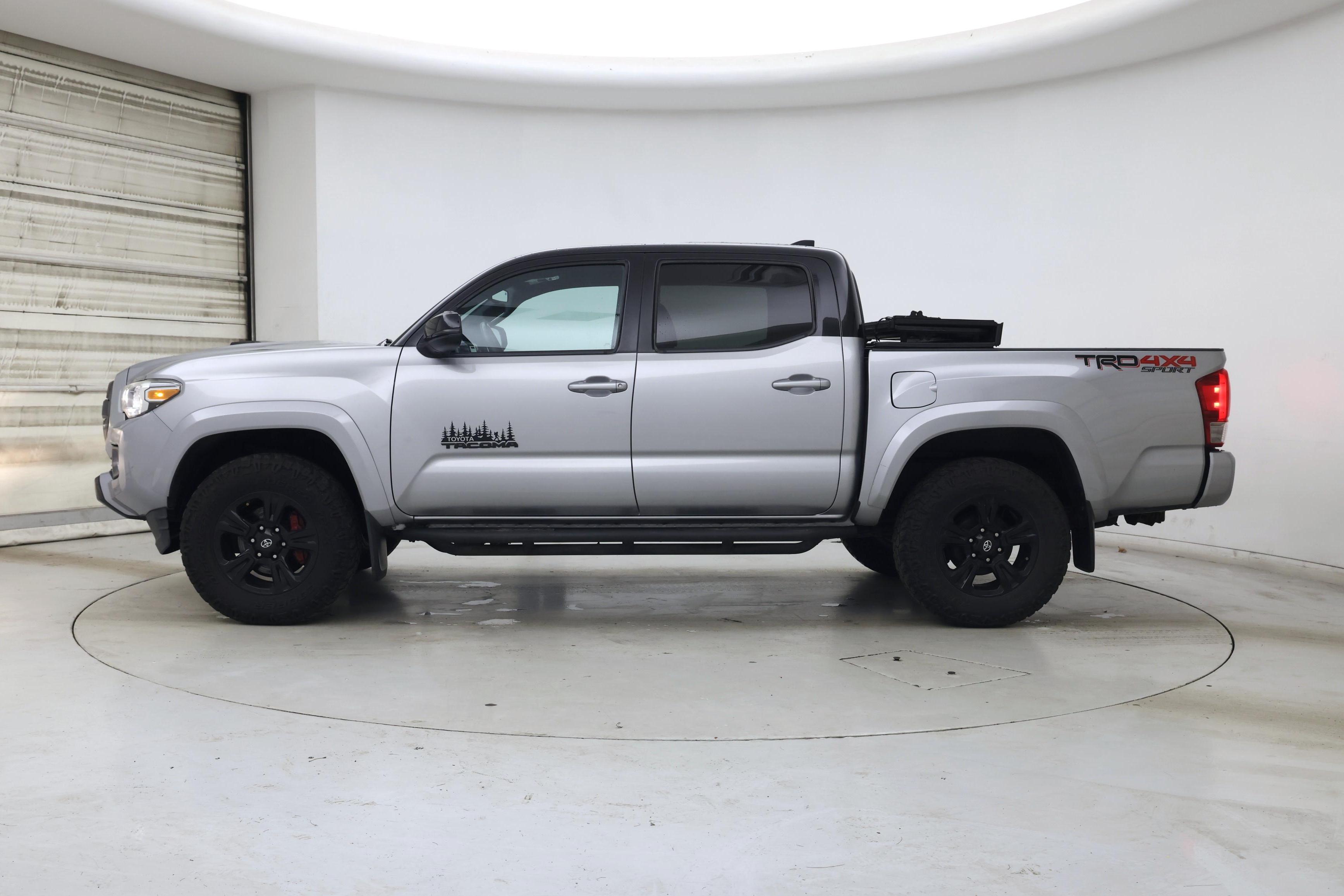 Thumbnail: 2017 Toyota Tacoma - 3