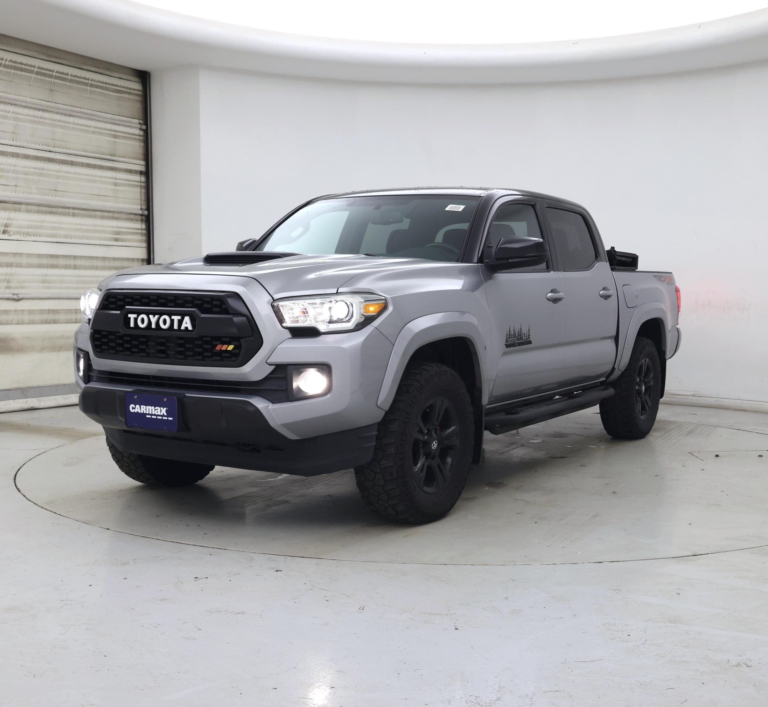 Thumbnail: 2017 Toyota Tacoma - 4
