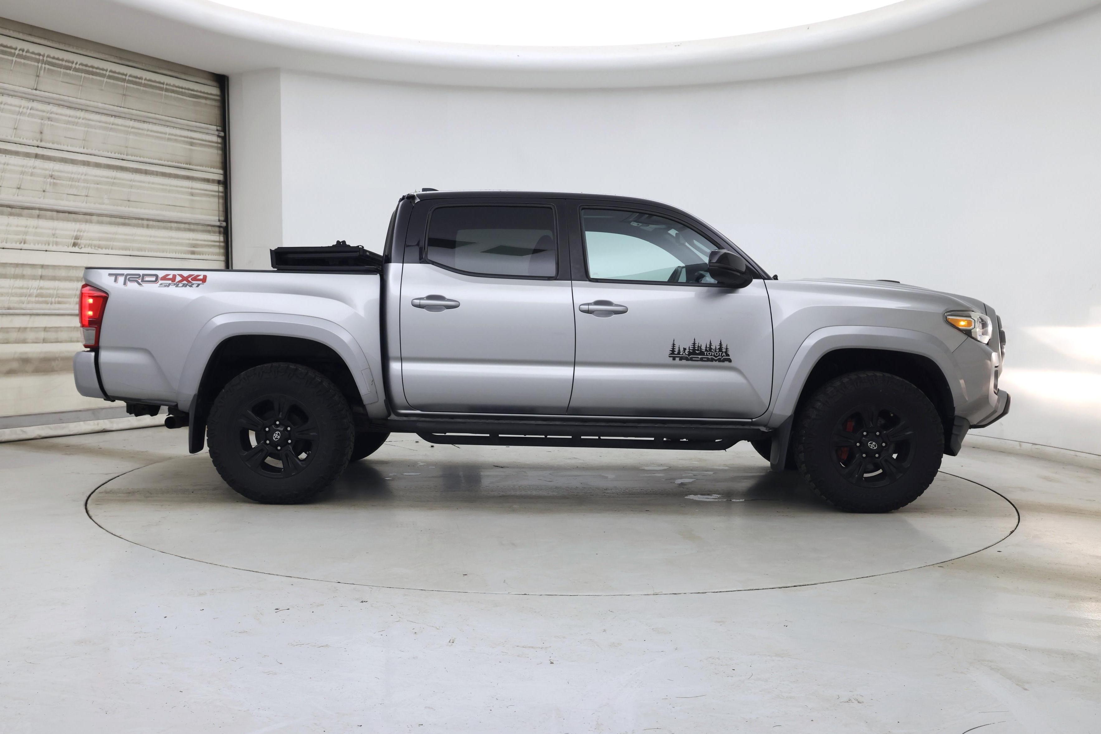 Thumbnail: 2017 Toyota Tacoma - 7