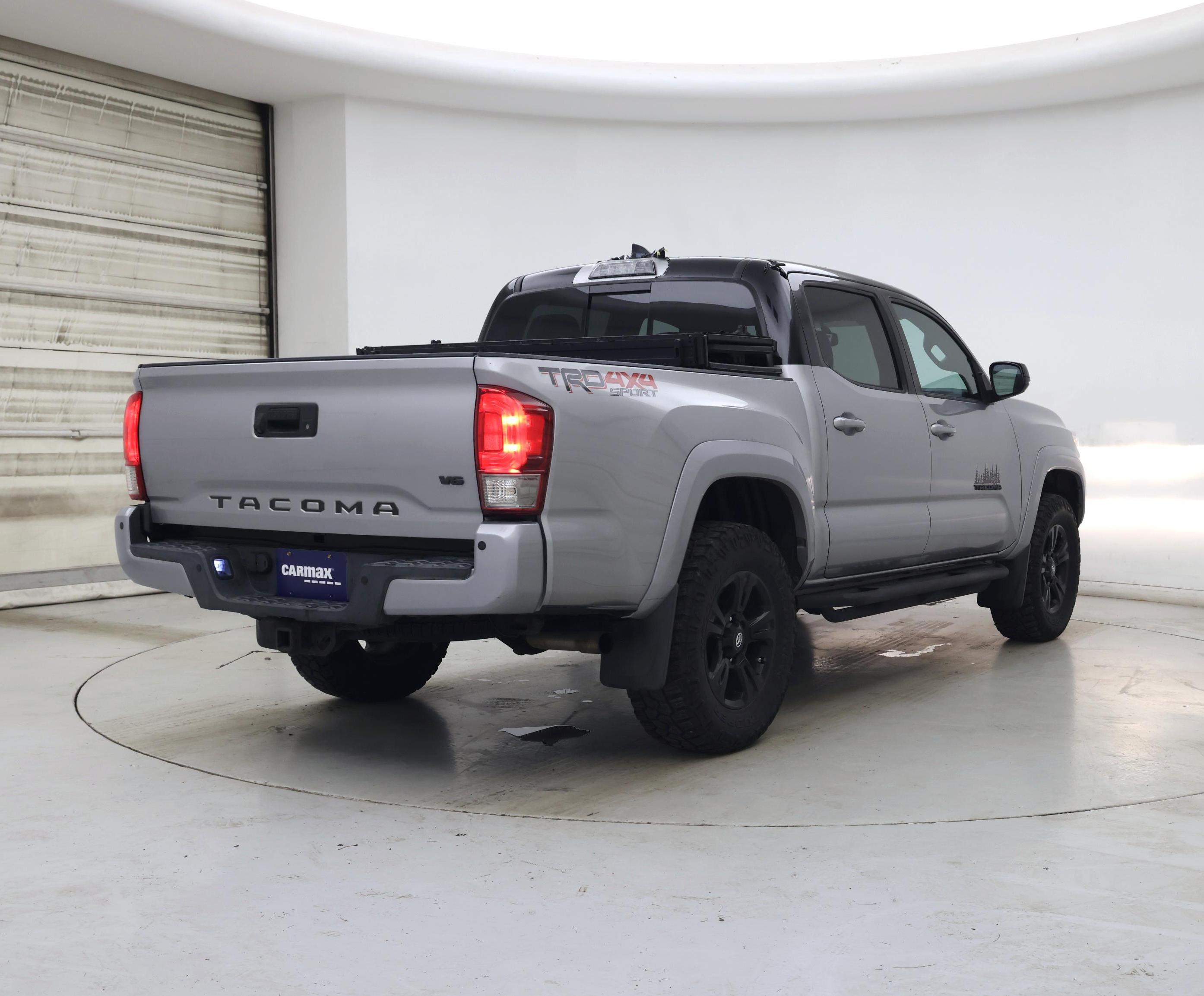 Thumbnail: 2017 Toyota Tacoma - 8