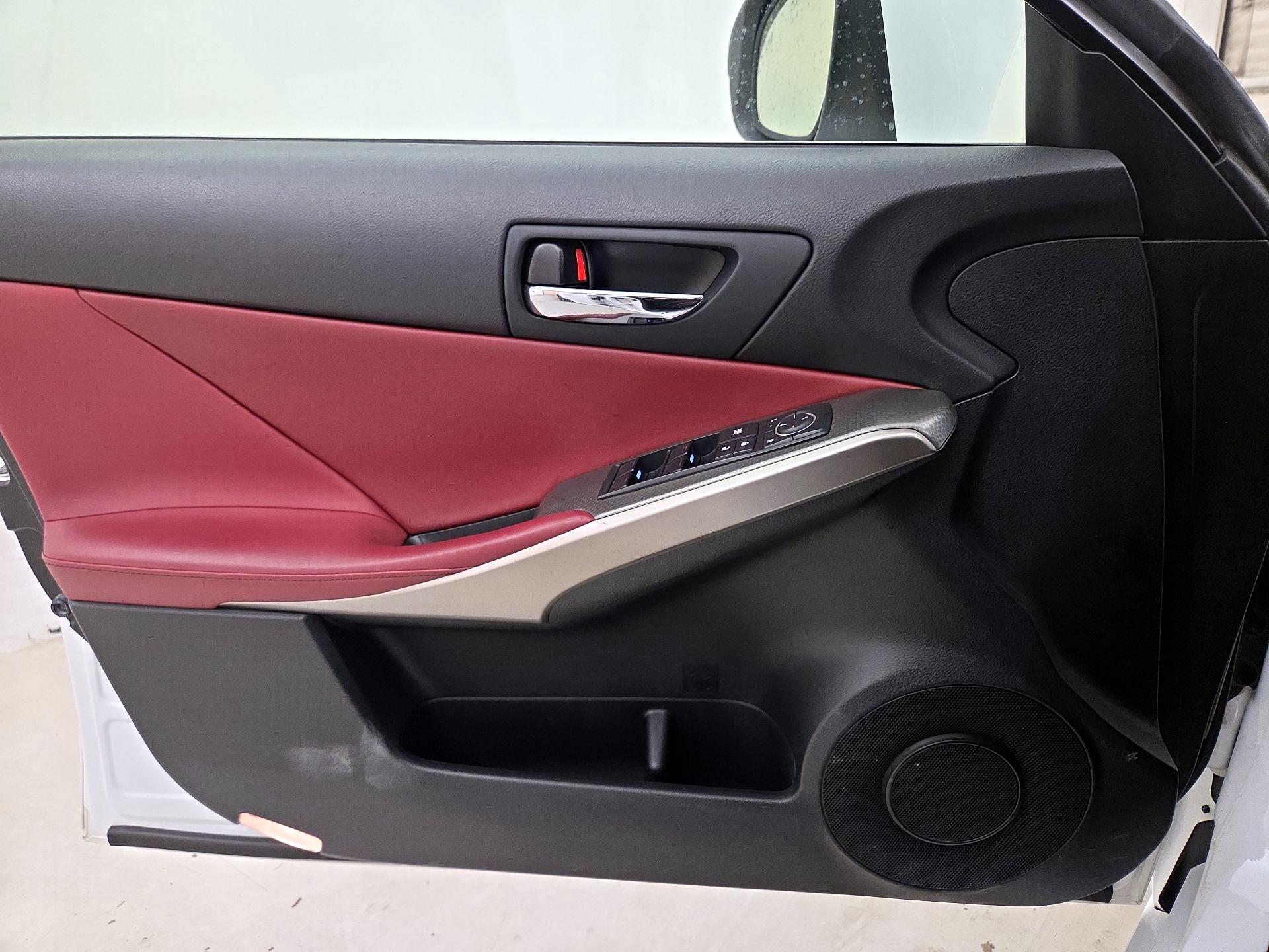 Thumbnail: 2015 Lexus IS - 12