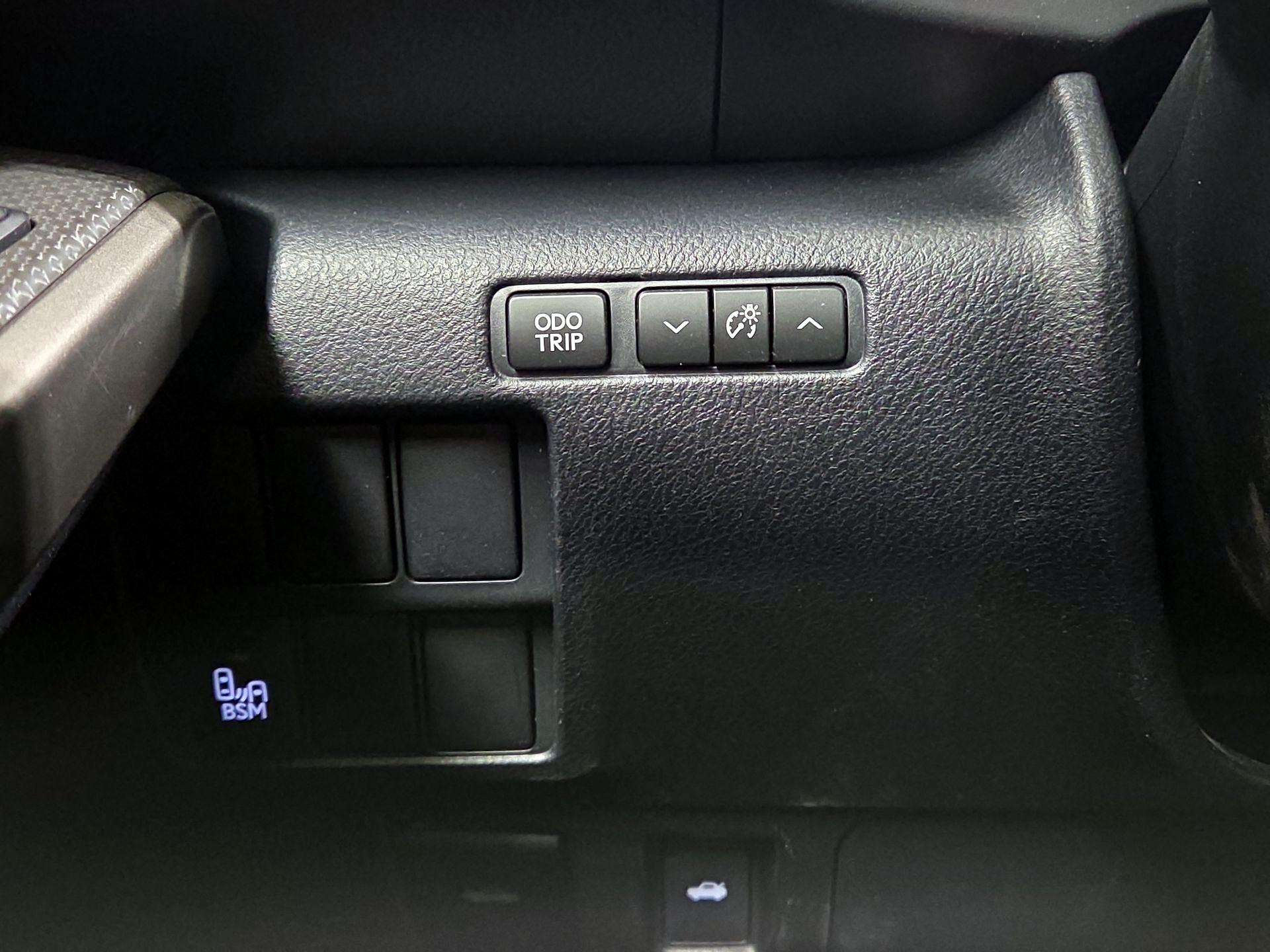 Thumbnail: 2015 Lexus IS - 13