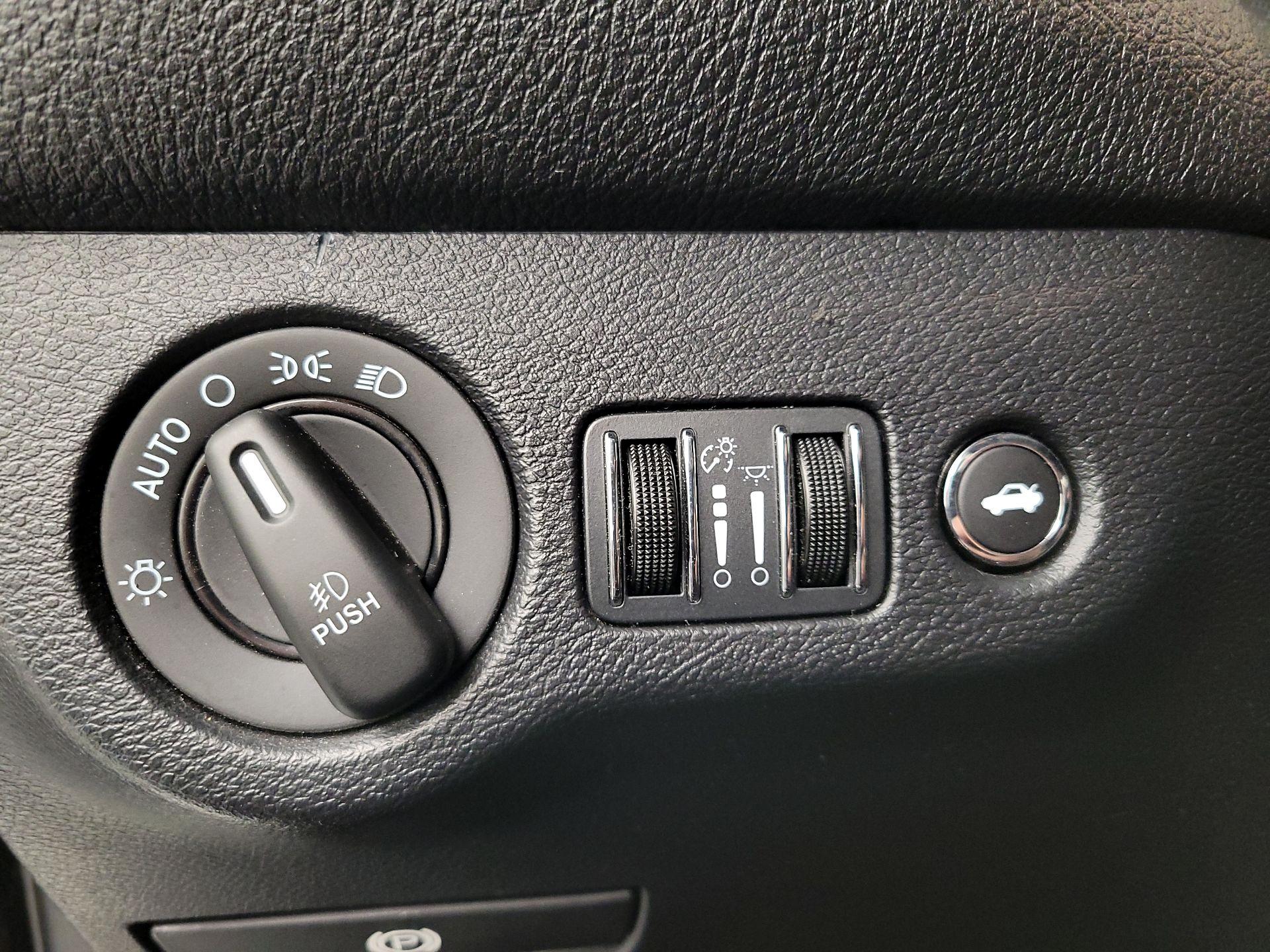 Thumbnail: 2015 Dodge Challenger - 13