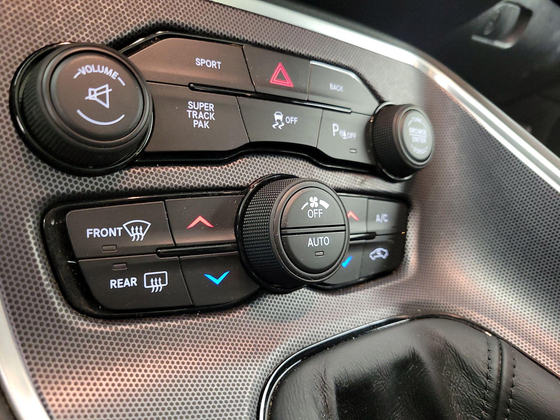 Thumbnail: 2015 Dodge Challenger - 17