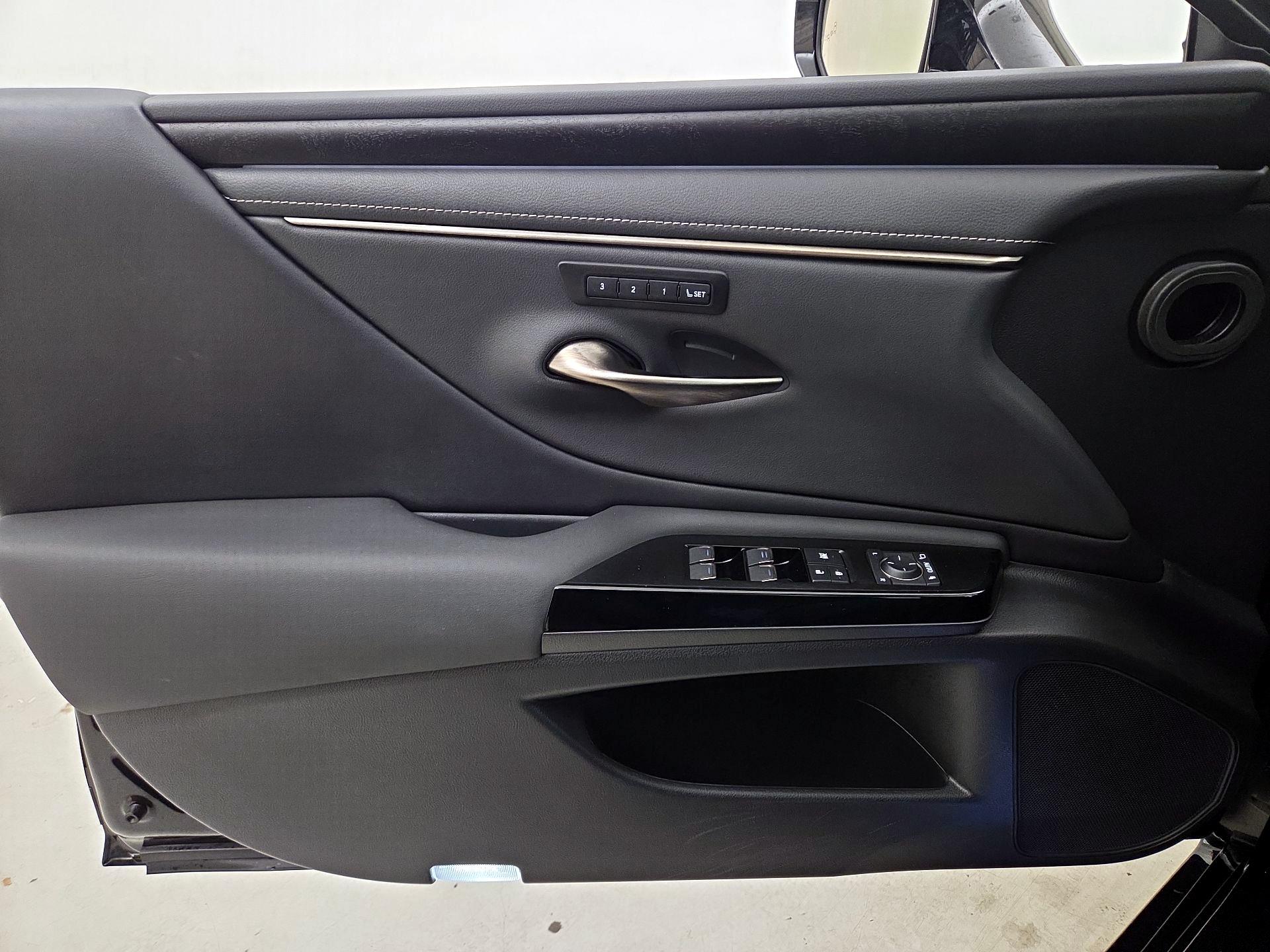 Thumbnail: 2023 Lexus ES - 12