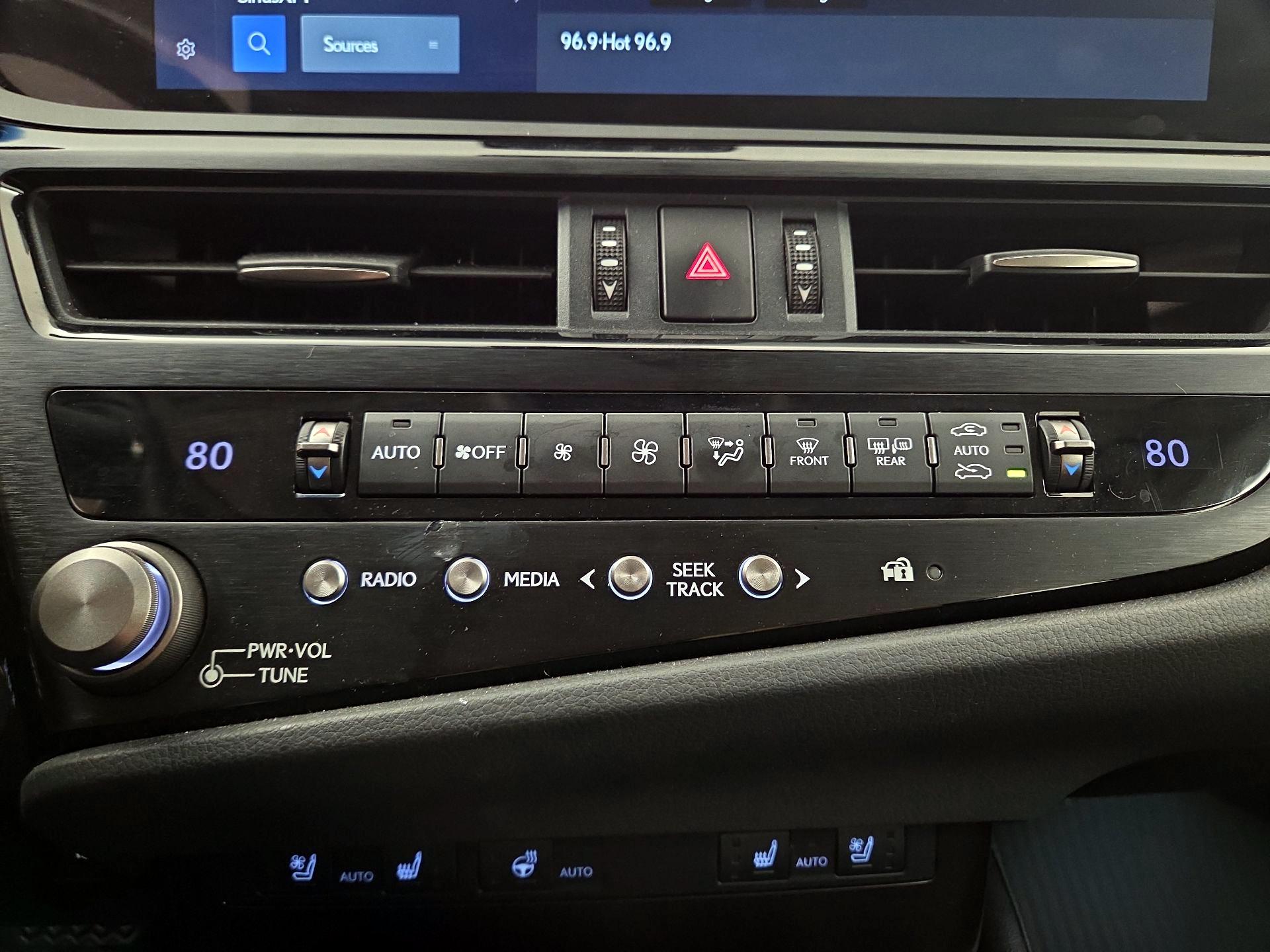 Thumbnail: 2023 Lexus ES - 15