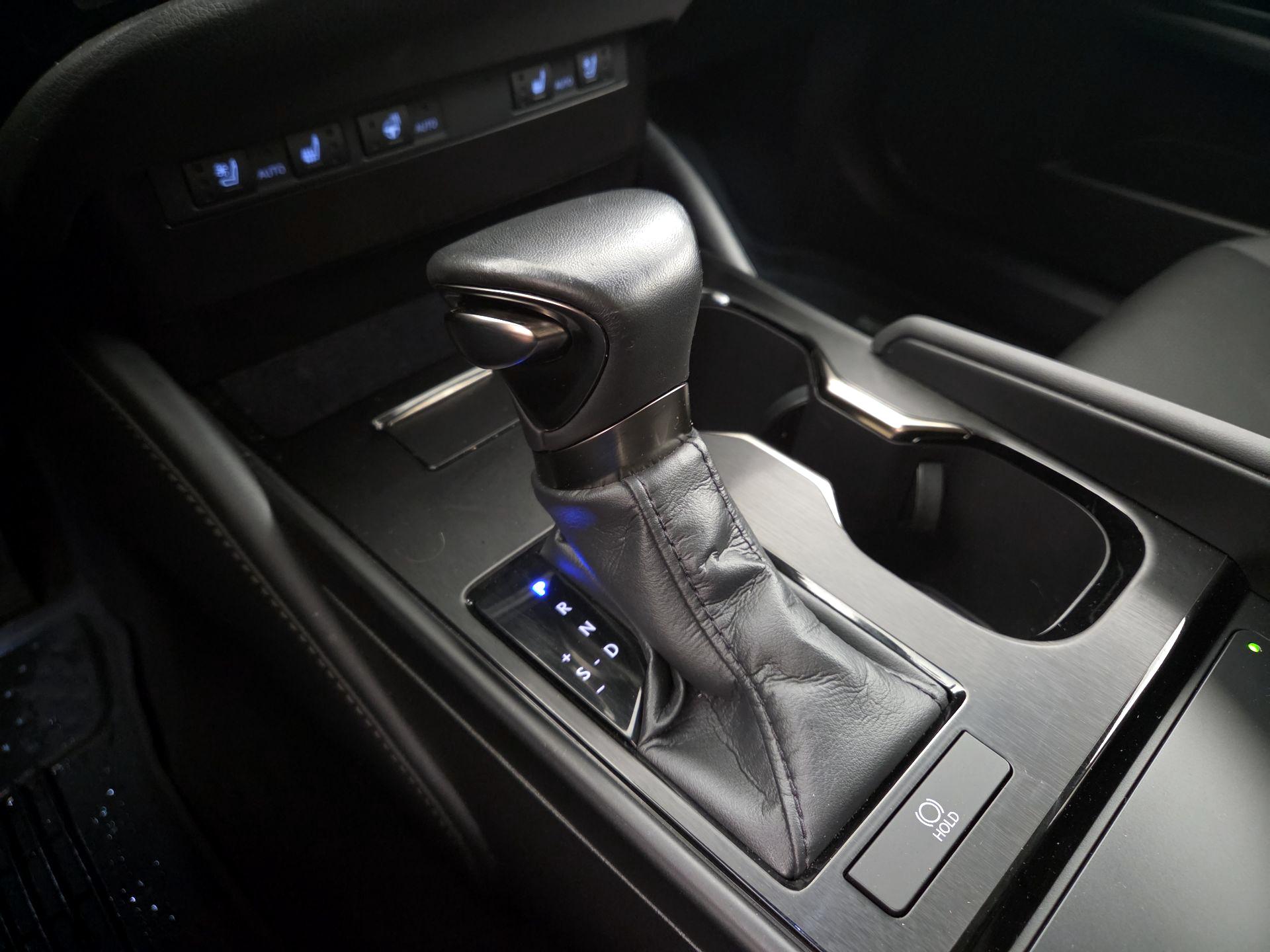 Thumbnail: 2023 Lexus ES - 16