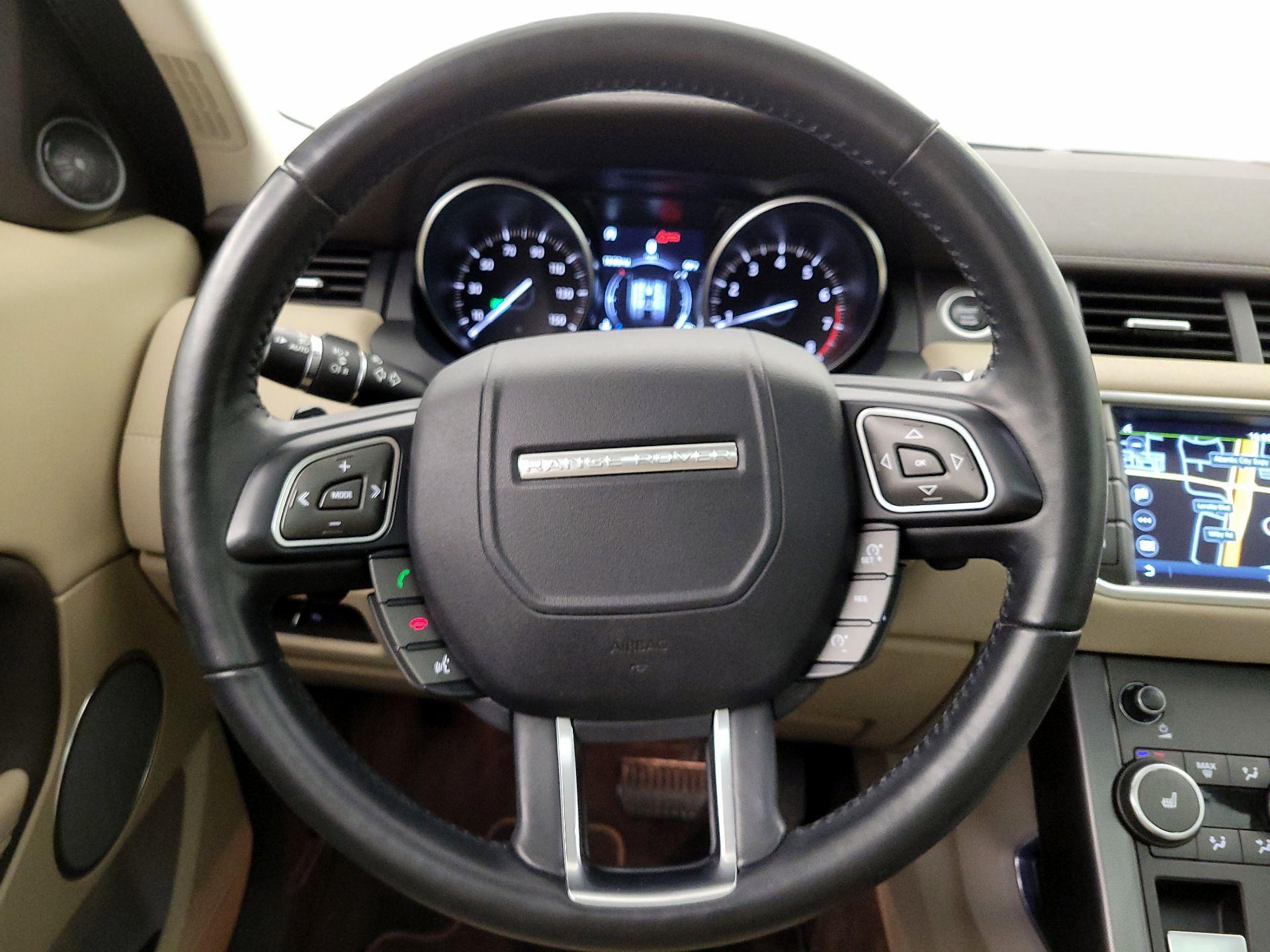 Thumbnail: 2018 Land Rover Range Rover Evoque - 10