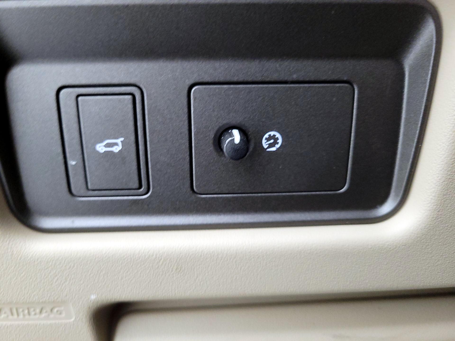 Thumbnail: 2018 Land Rover Range Rover Evoque - 13