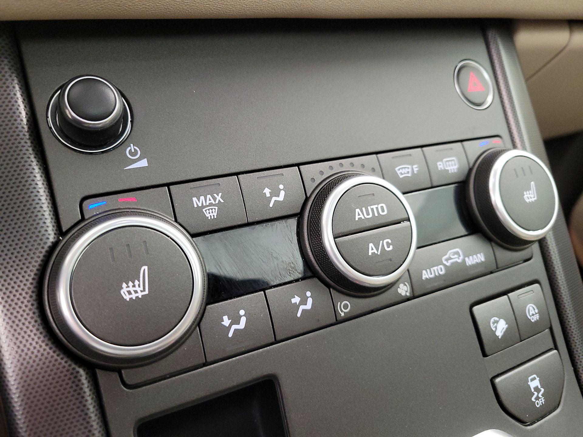 Thumbnail: 2018 Land Rover Range Rover Evoque - 17