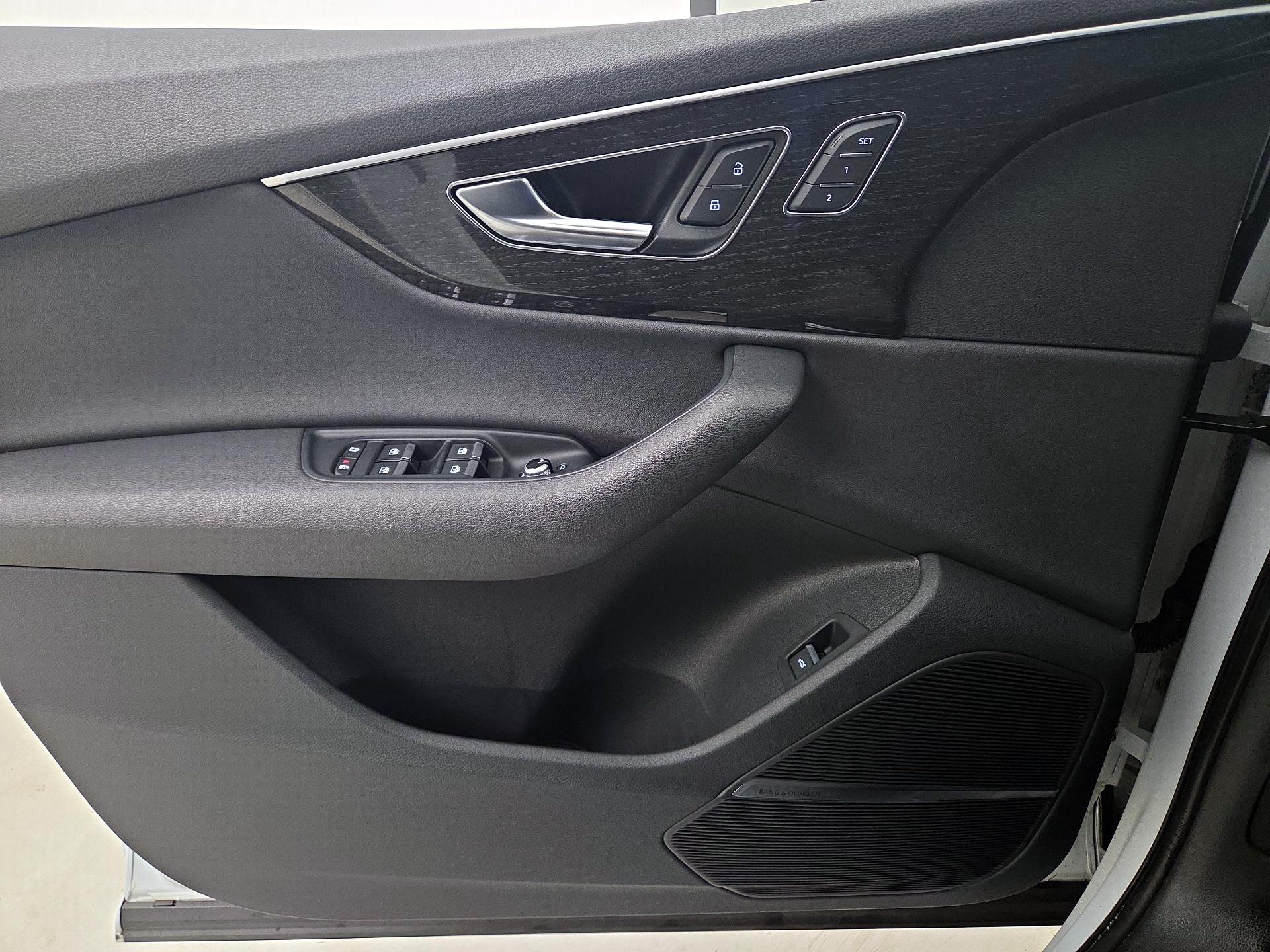 Thumbnail: 2022 Audi Q7 - 12