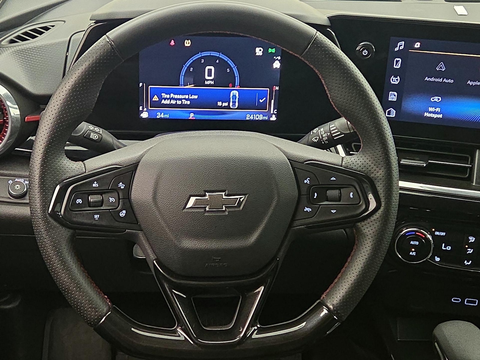 2024 Chevrolet Trax RS - Photo 11