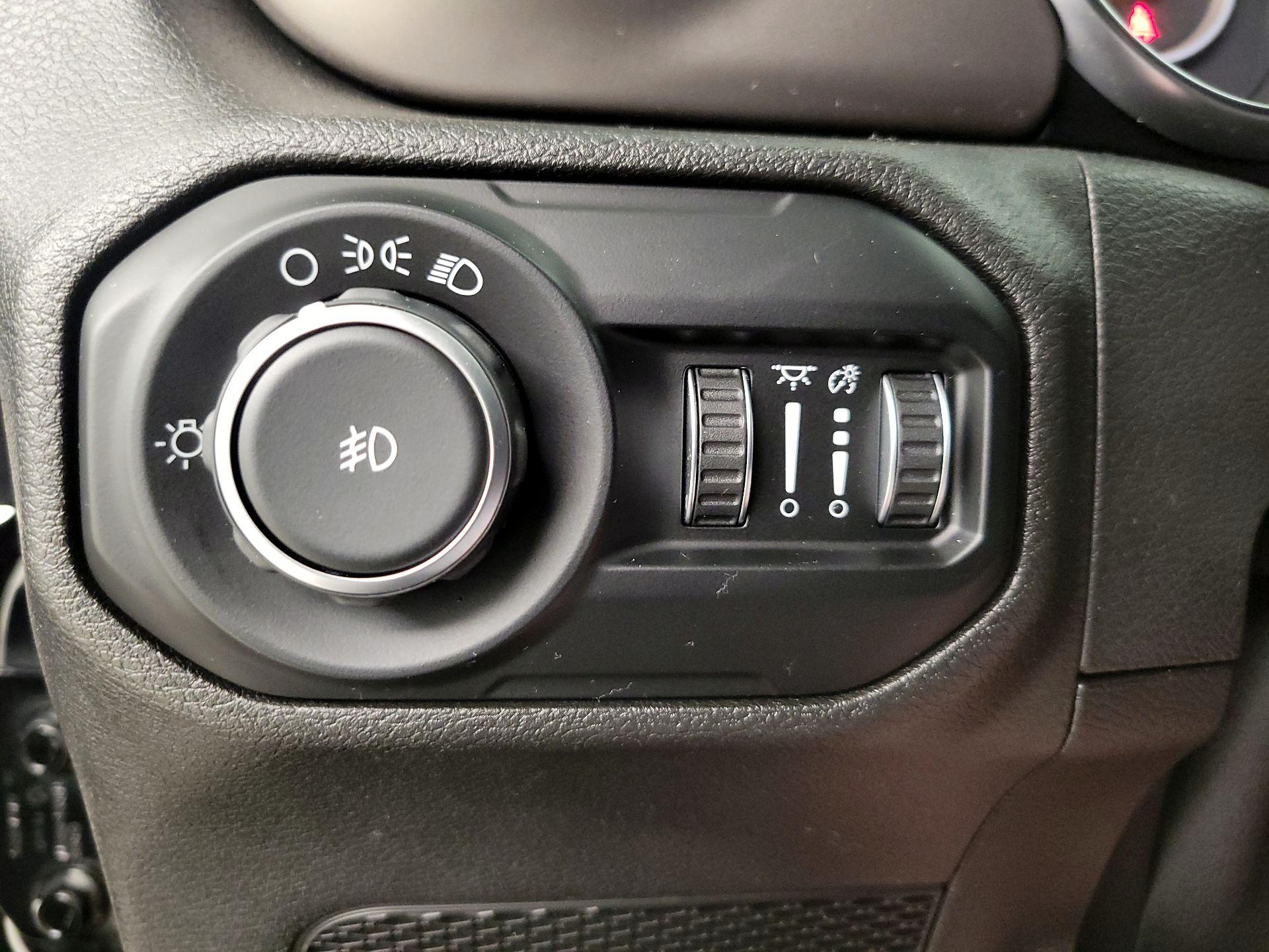 Thumbnail: 2020 Jeep Wrangler - 13