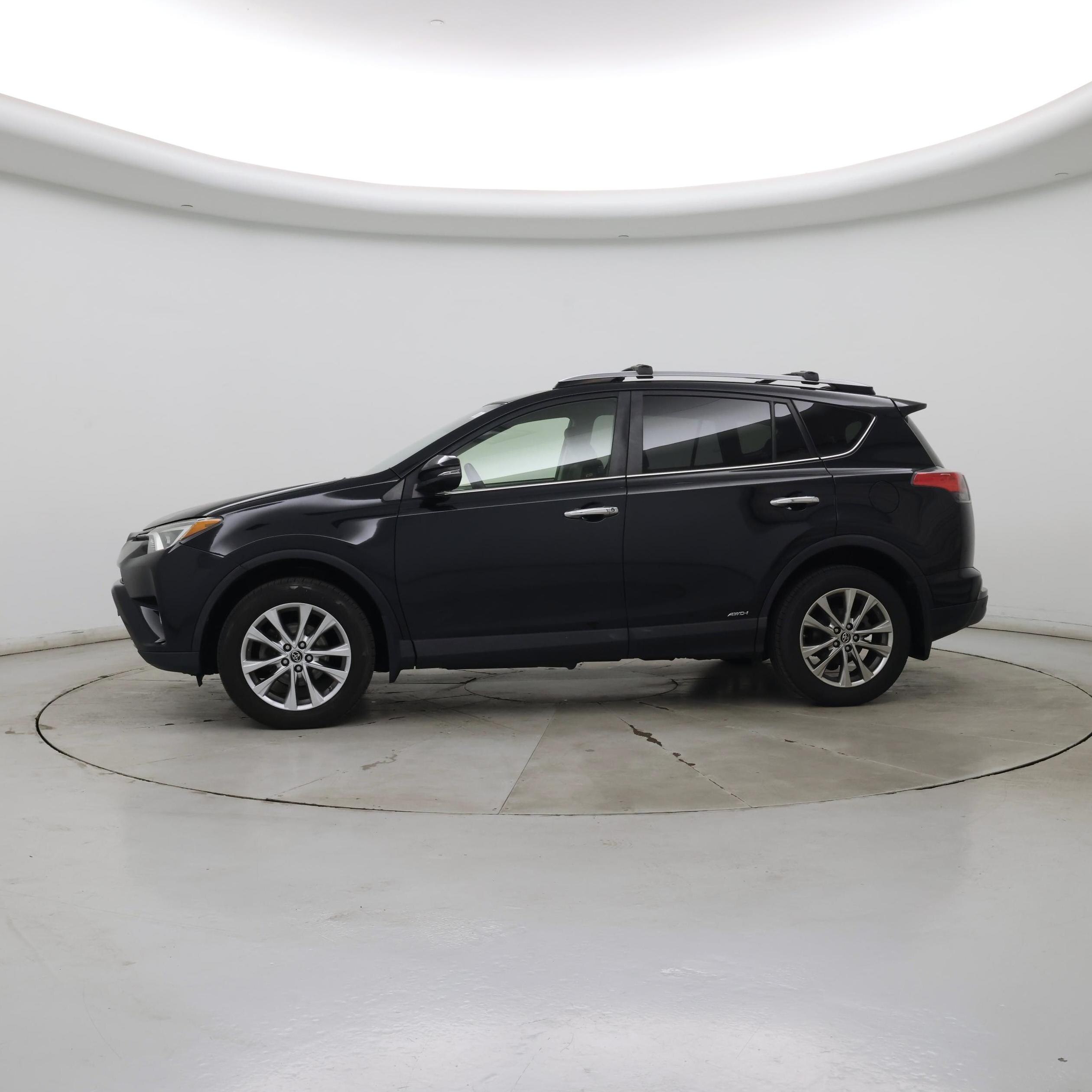 Thumbnail: 2017 Toyota RAV4 - 3