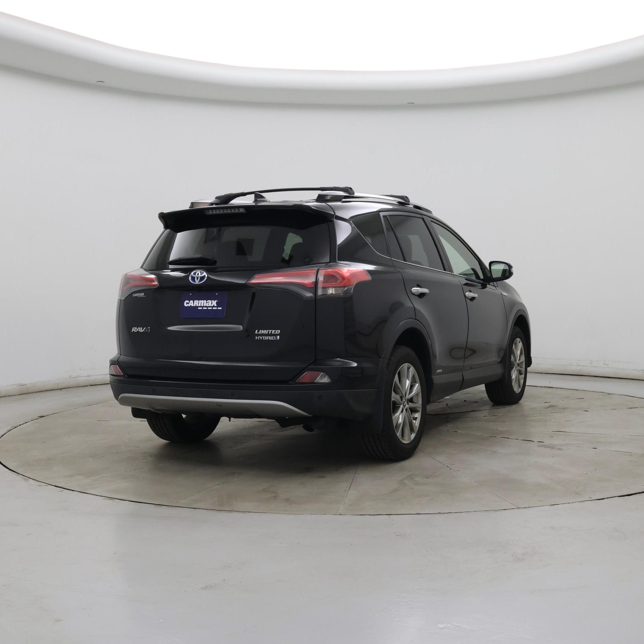 Thumbnail: 2017 Toyota RAV4 - 8
