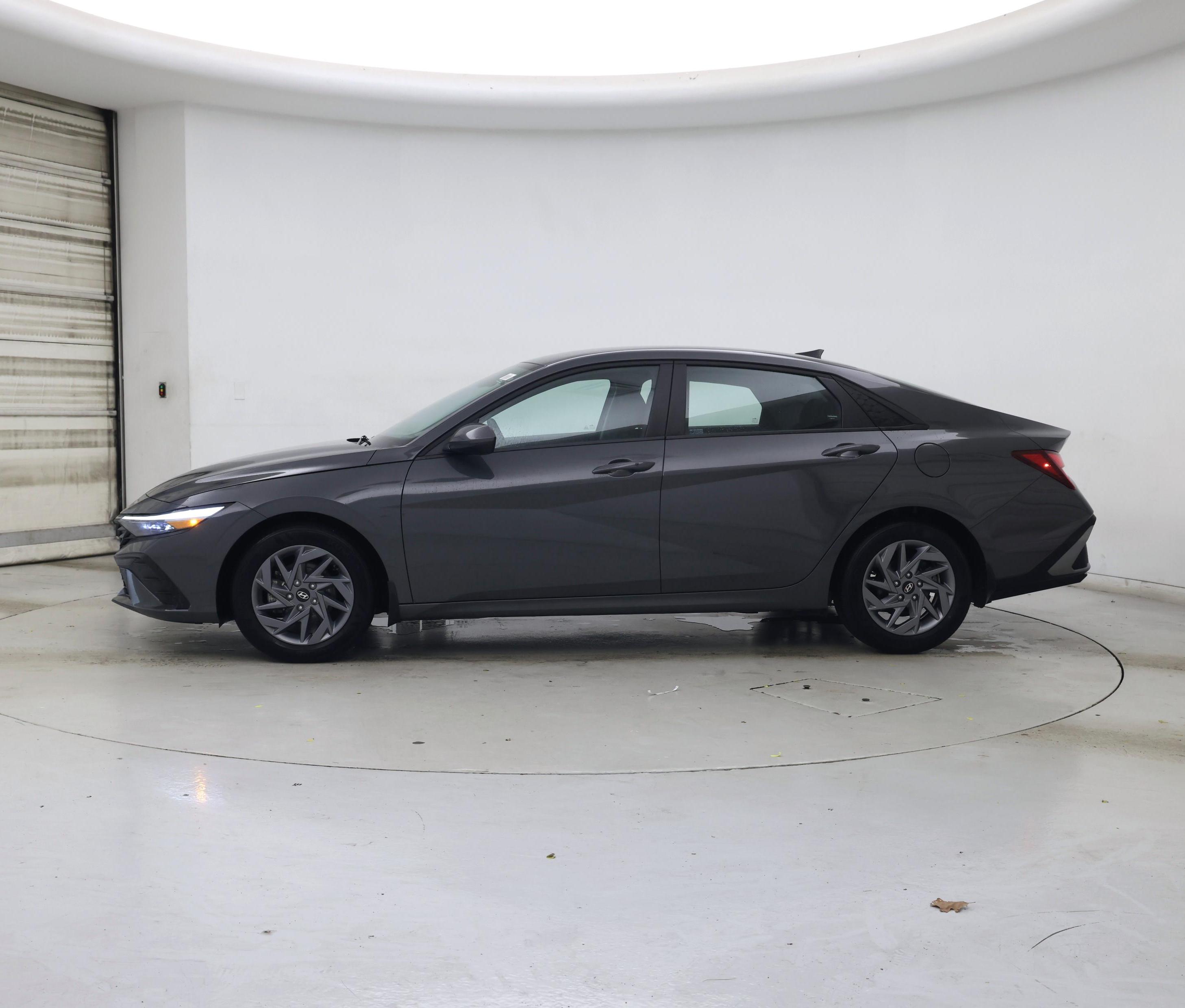 Thumbnail: 2024 Hyundai Elantra - 3