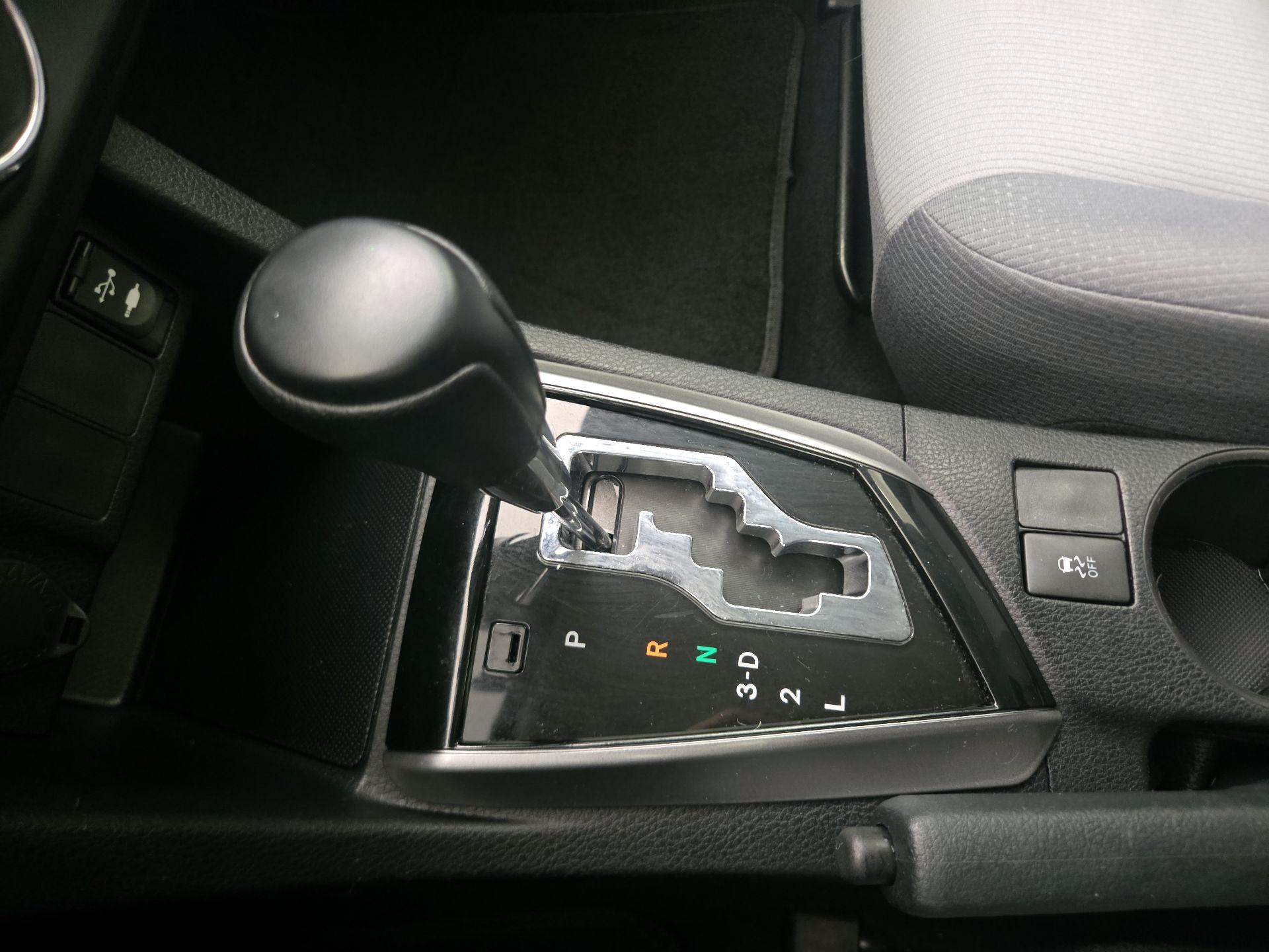 Thumbnail: 2015 Toyota Corolla - 16