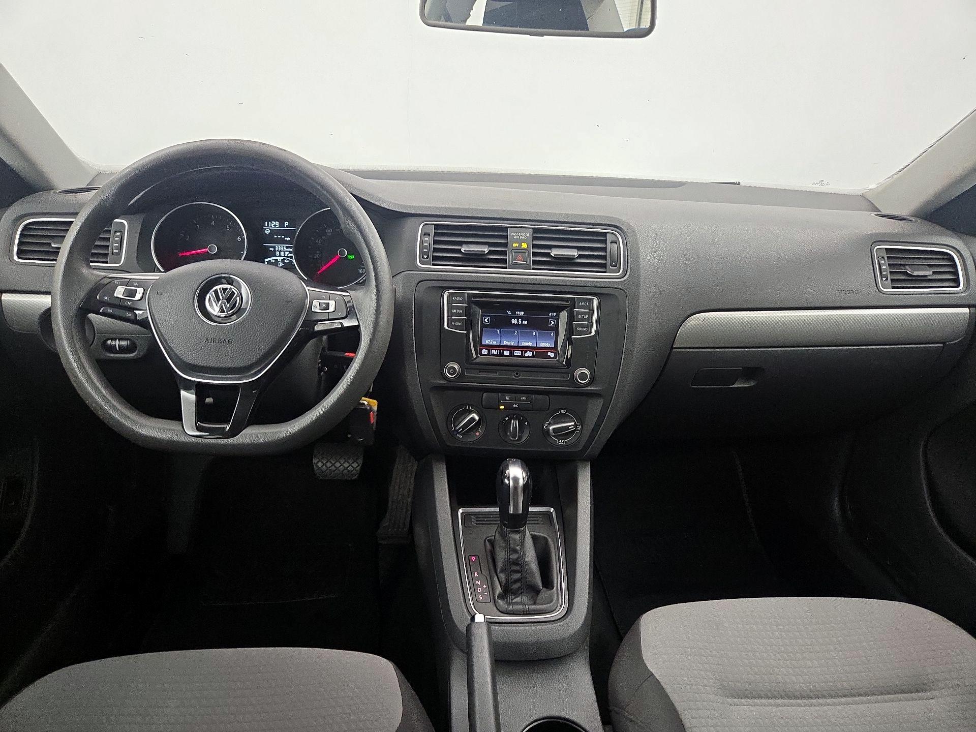 Thumbnail: 2017 Volkswagen Jetta - 9