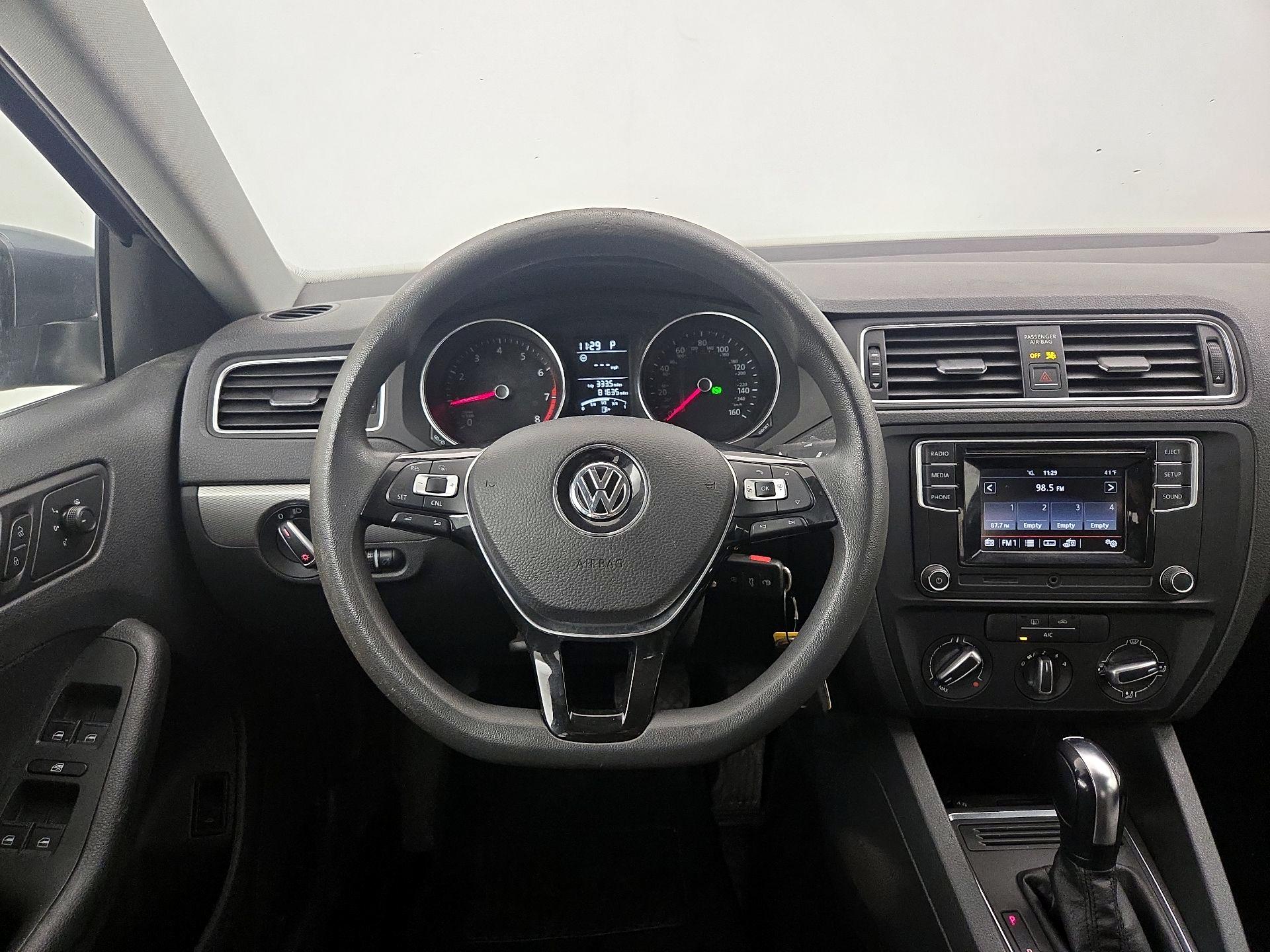 Thumbnail: 2017 Volkswagen Jetta - 10