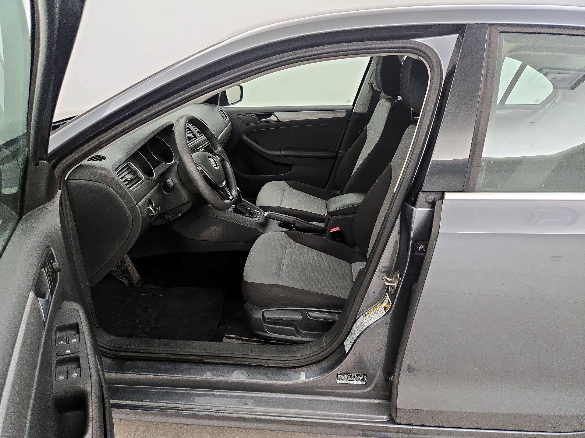 Thumbnail: 2017 Volkswagen Jetta - 11