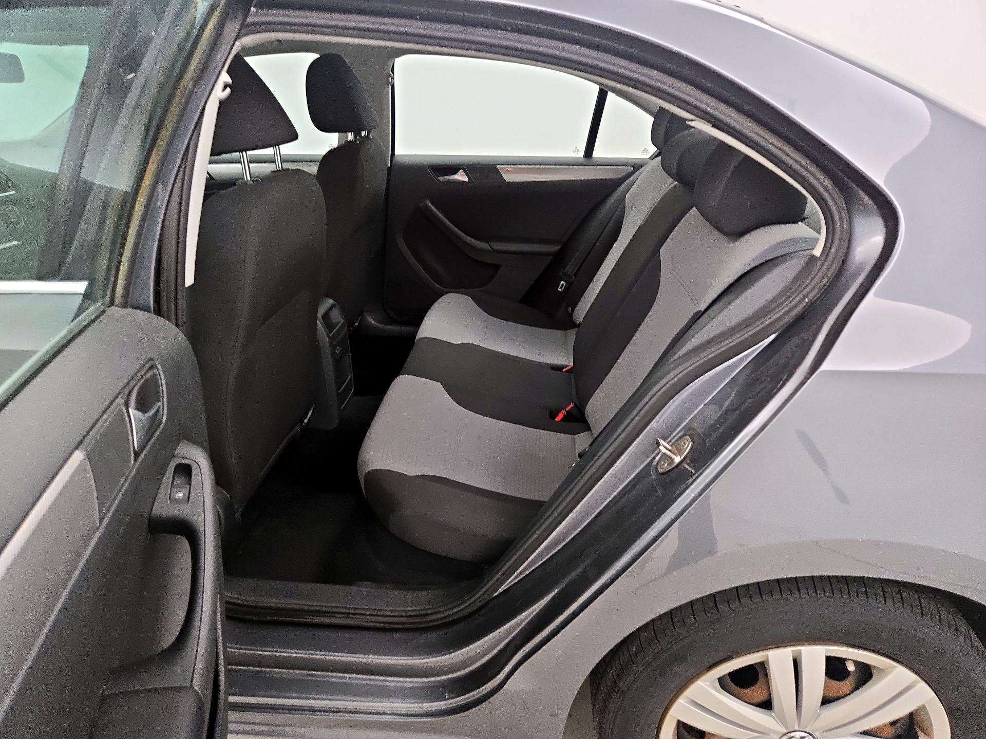 Thumbnail: 2017 Volkswagen Jetta - 19