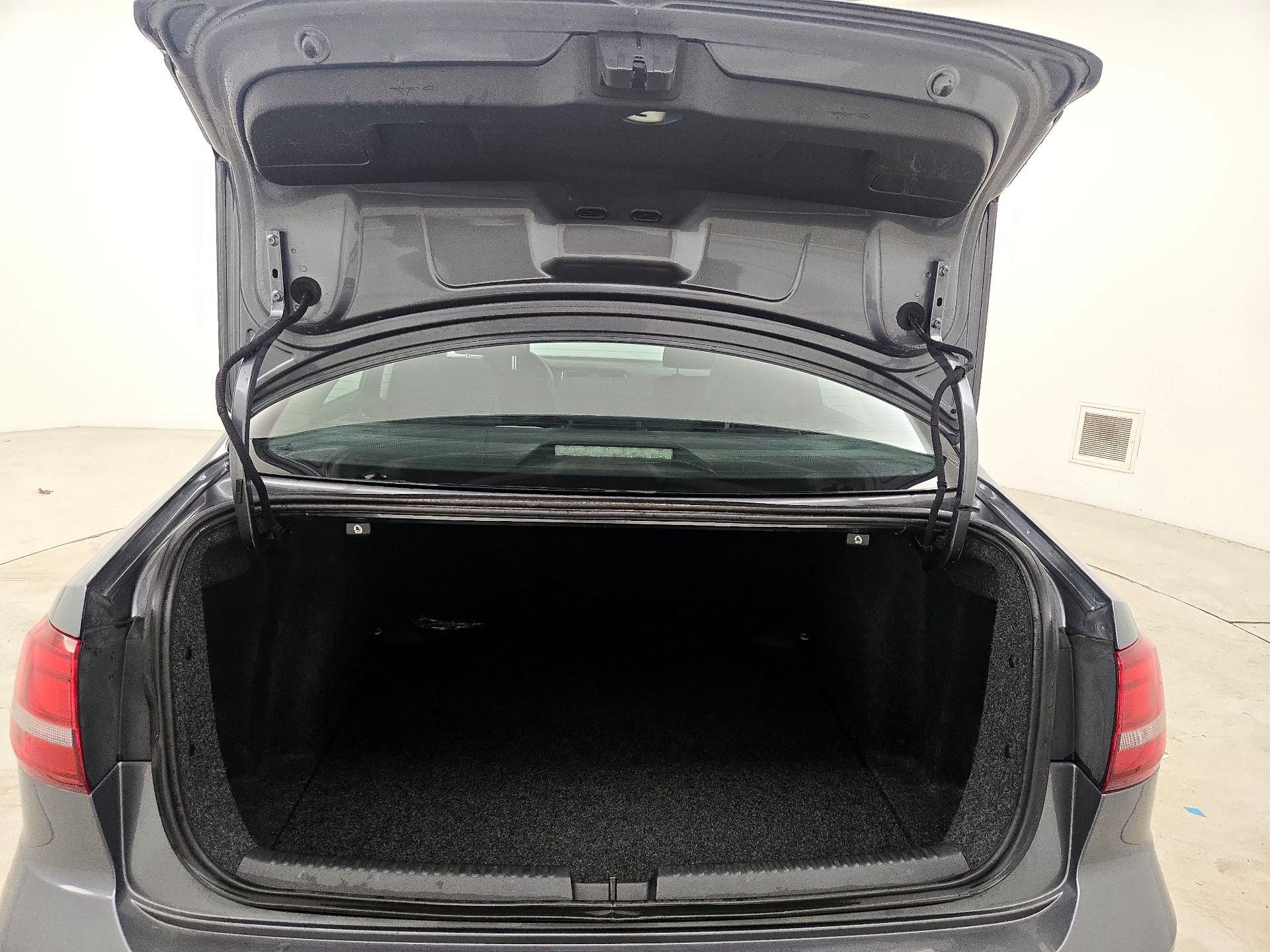 Thumbnail: 2017 Volkswagen Jetta - 20