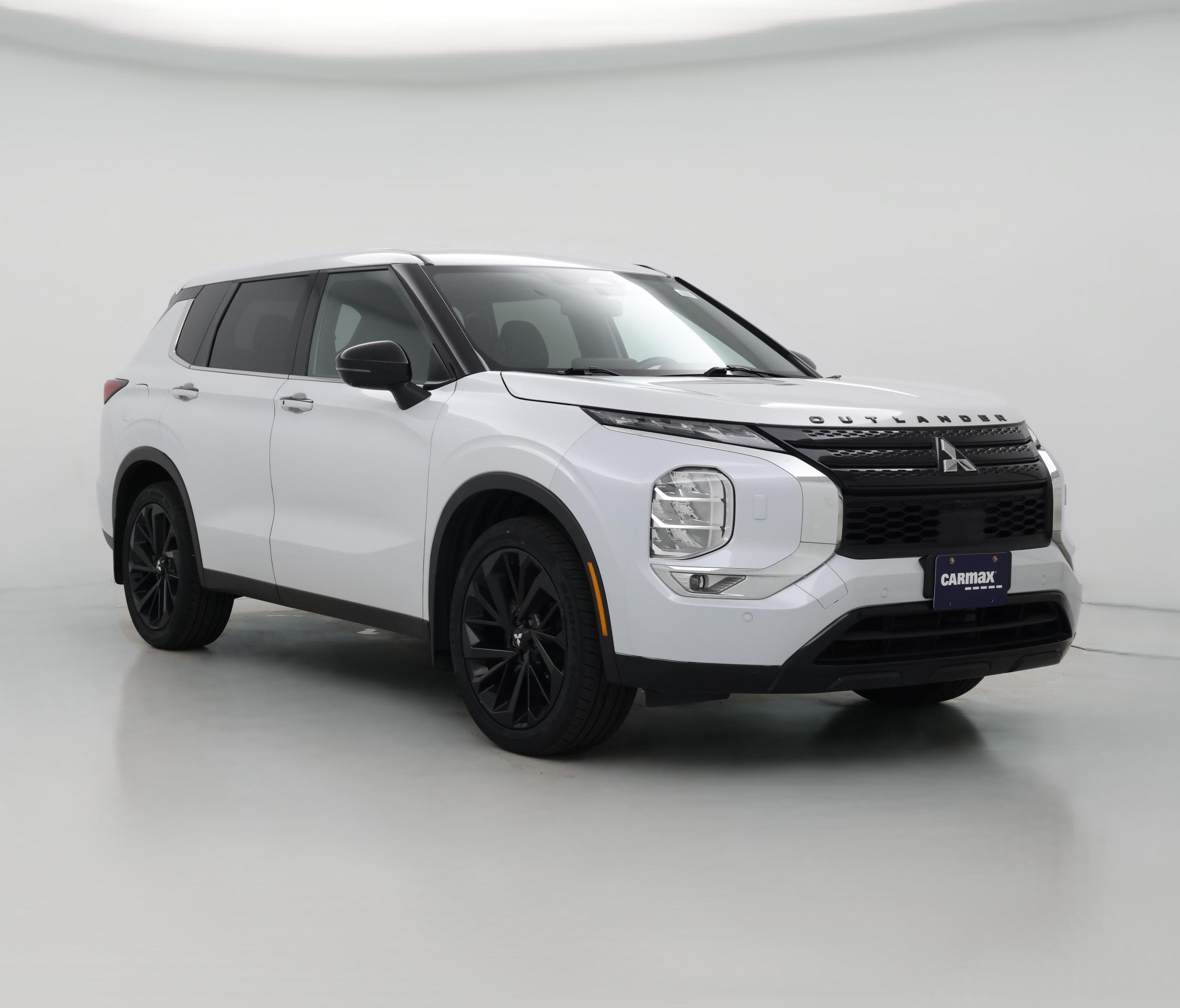 Thumbnail: 2023 Mitsubishi Outlander - 1