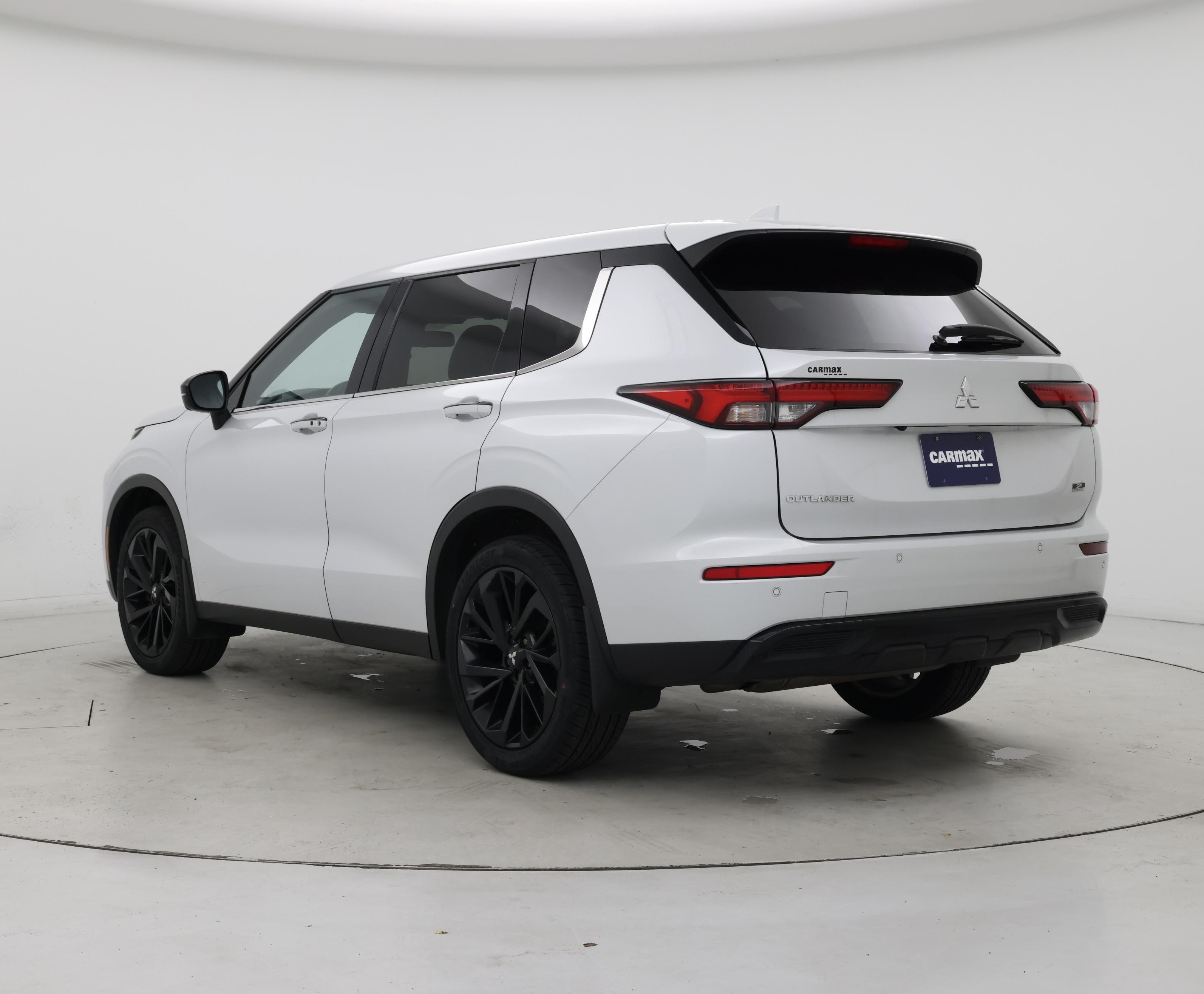Thumbnail: 2023 Mitsubishi Outlander - 2