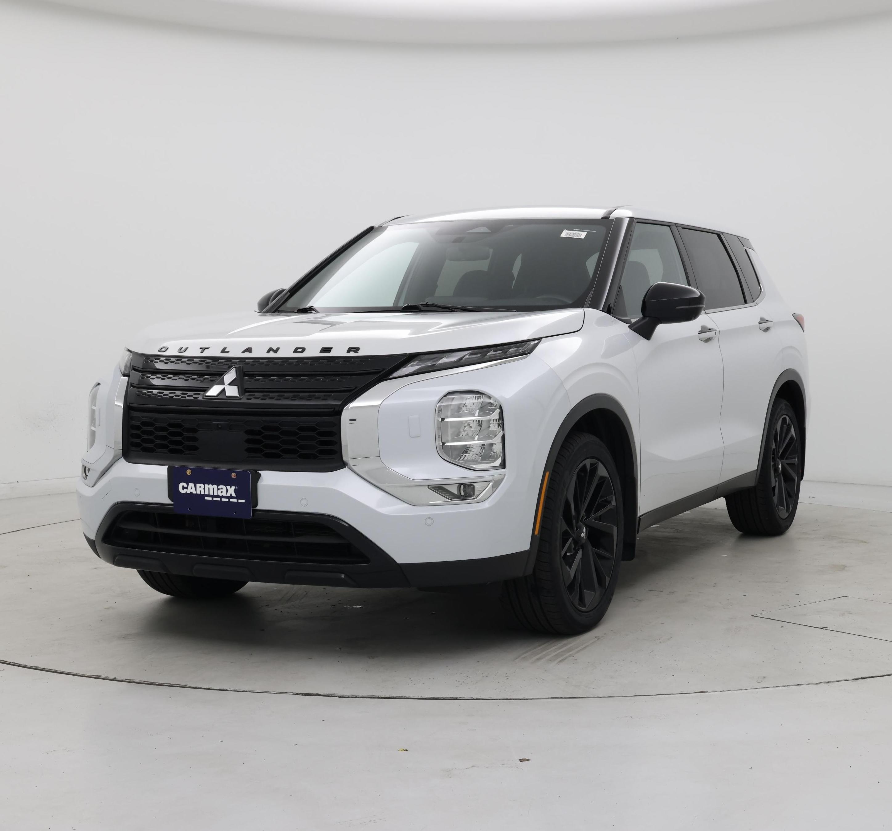 Thumbnail: 2023 Mitsubishi Outlander - 4