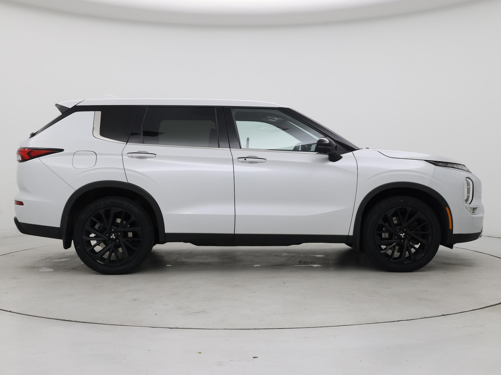 2023 Mitsubishi Outlander SE Black Edition - Photo 8