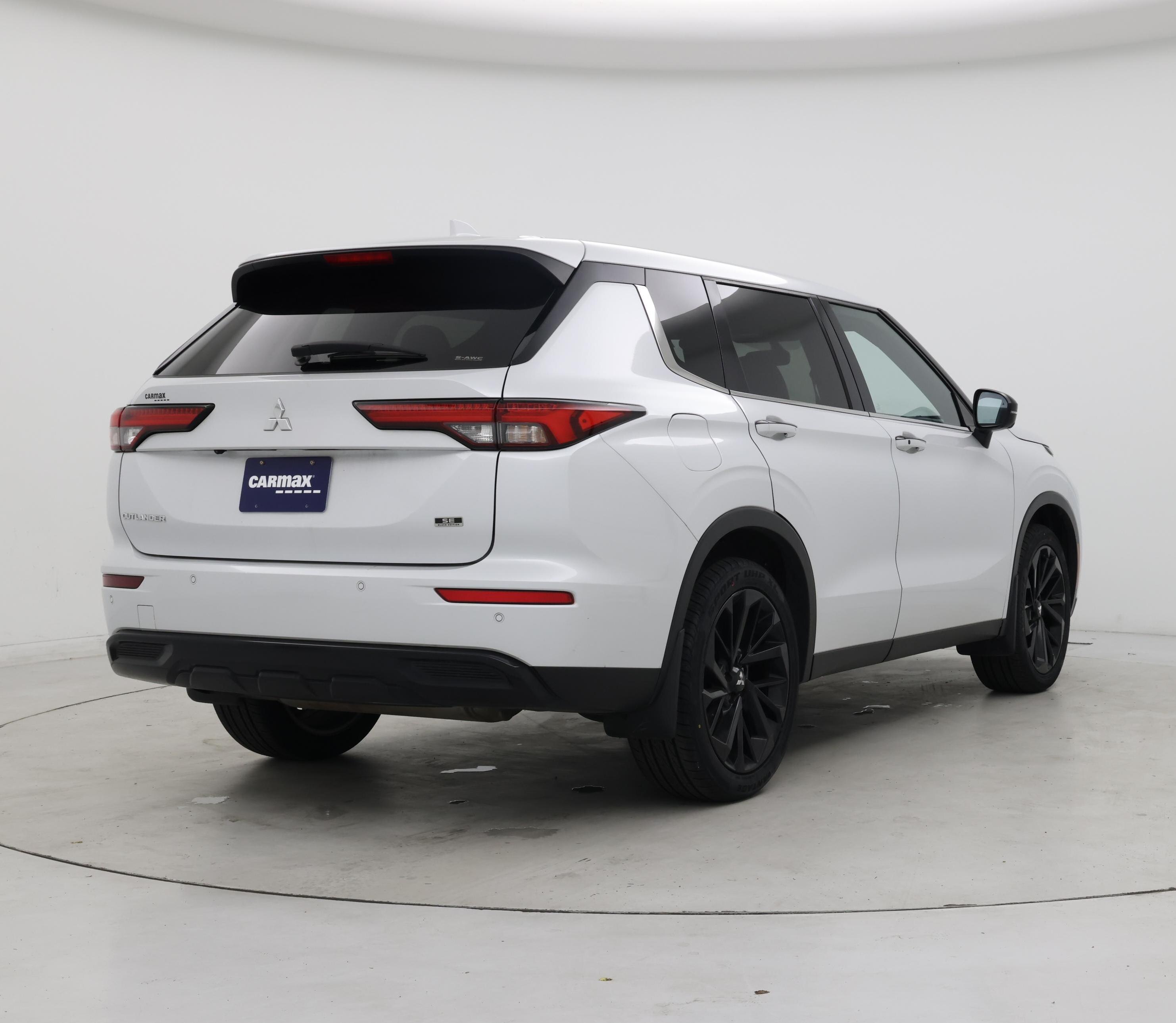 Thumbnail: 2023 Mitsubishi Outlander - 8