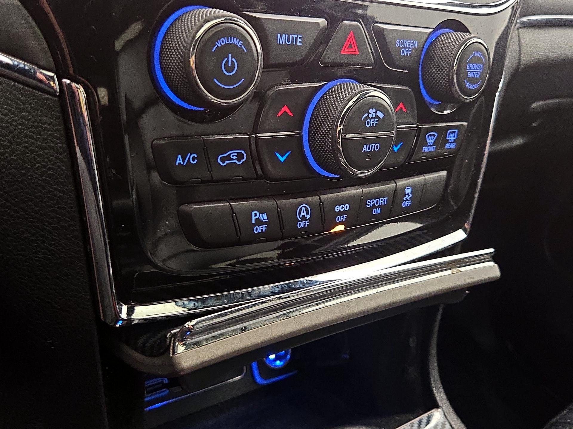 Thumbnail: 2020 Jeep Grand Cherokee - 17