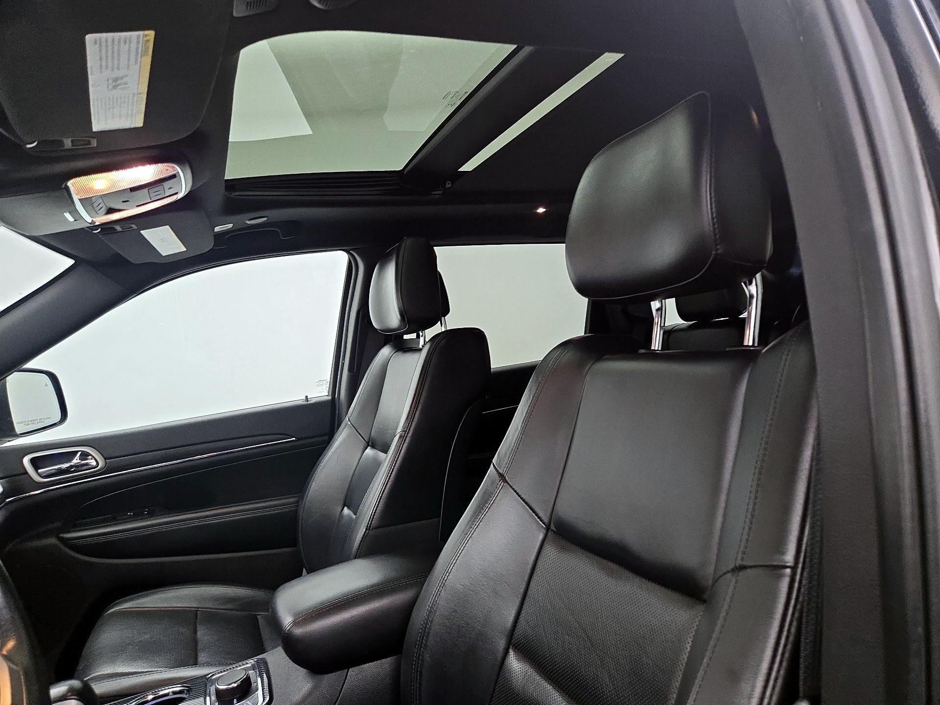 Thumbnail: 2020 Jeep Grand Cherokee - 20