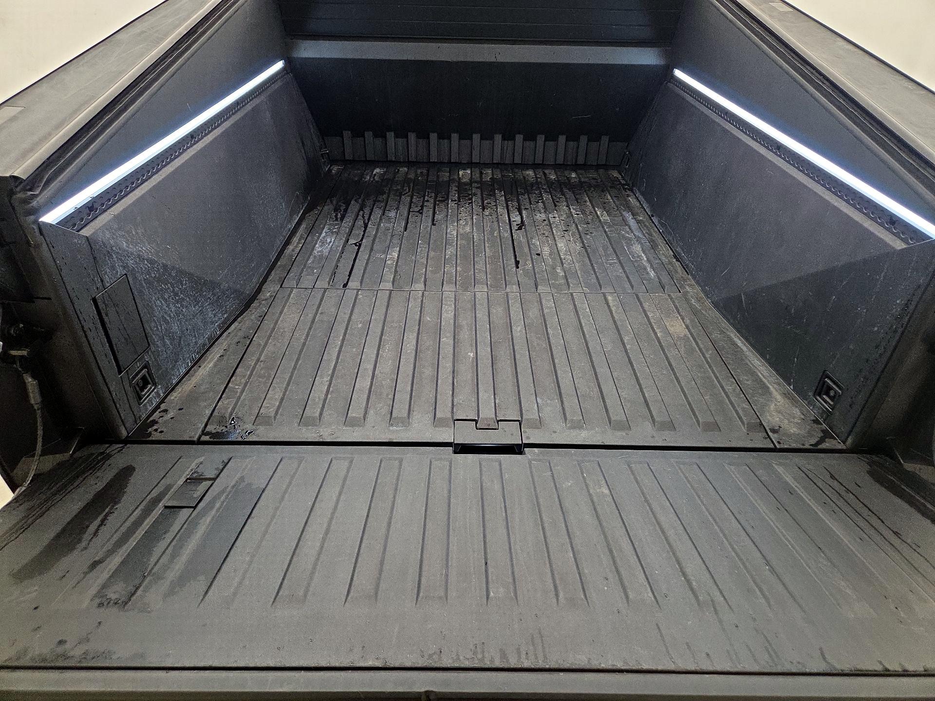 Thumbnail: 2025 Tesla Cybertruck - 20