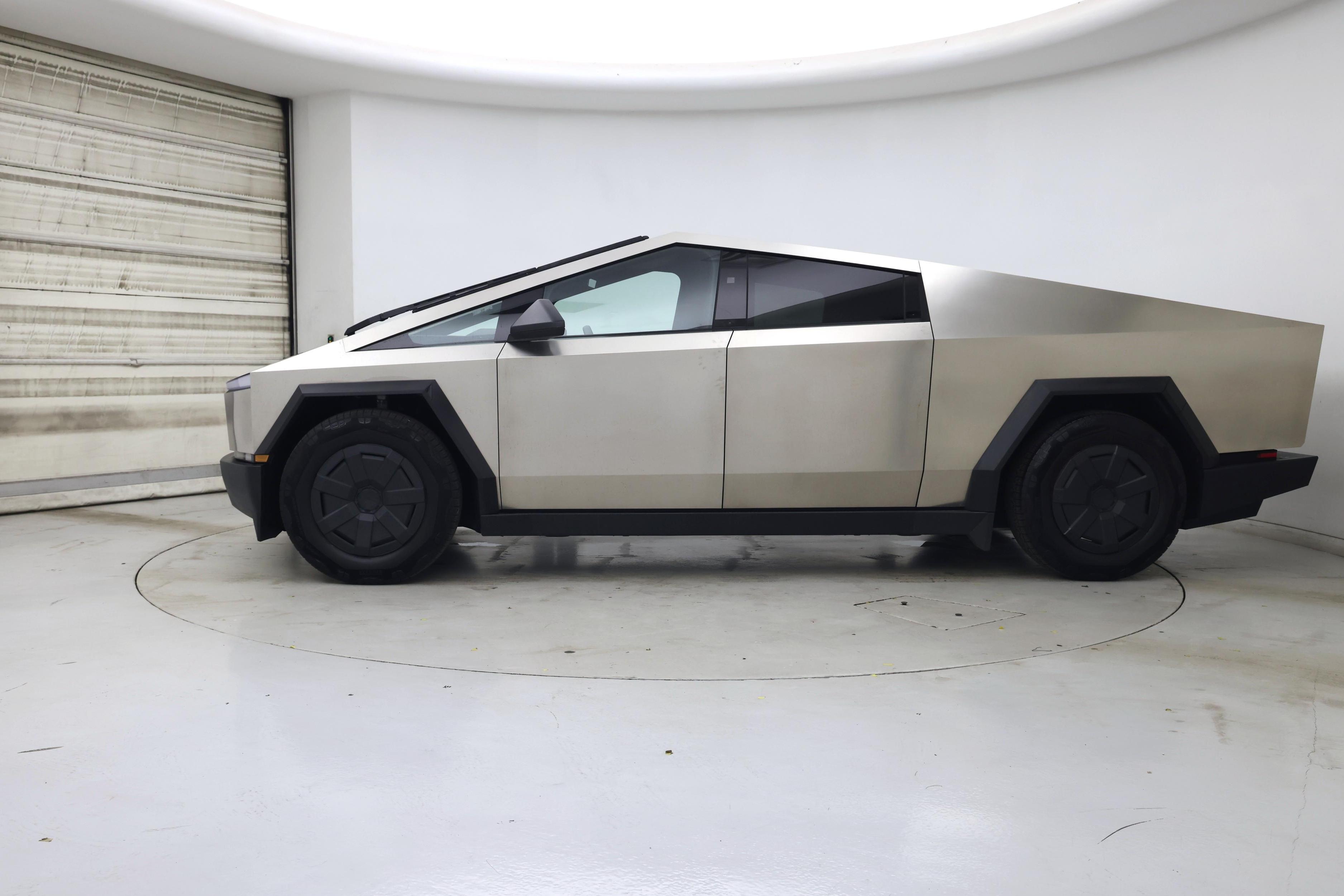 Thumbnail: 2025 Tesla Cybertruck - 3