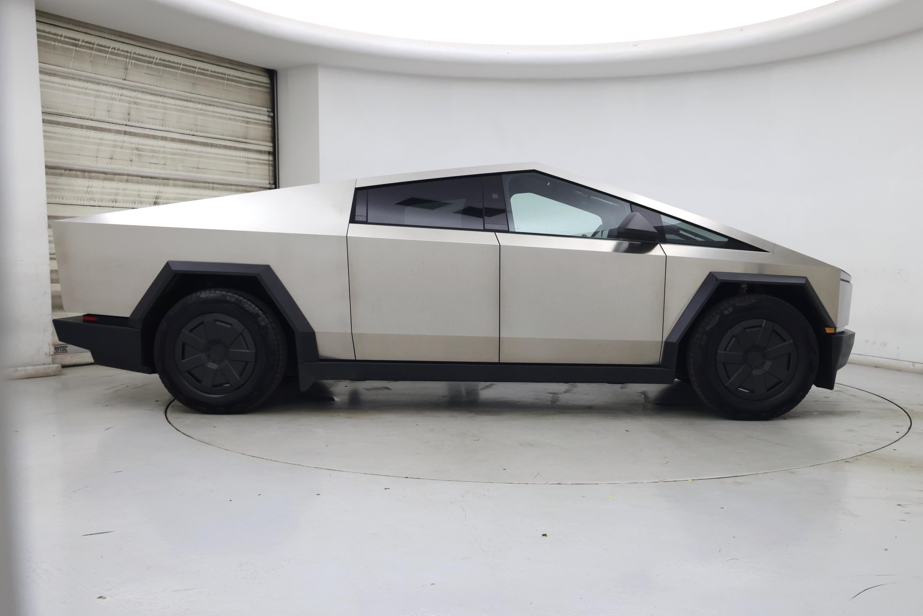 Thumbnail: 2025 Tesla Cybertruck - 7